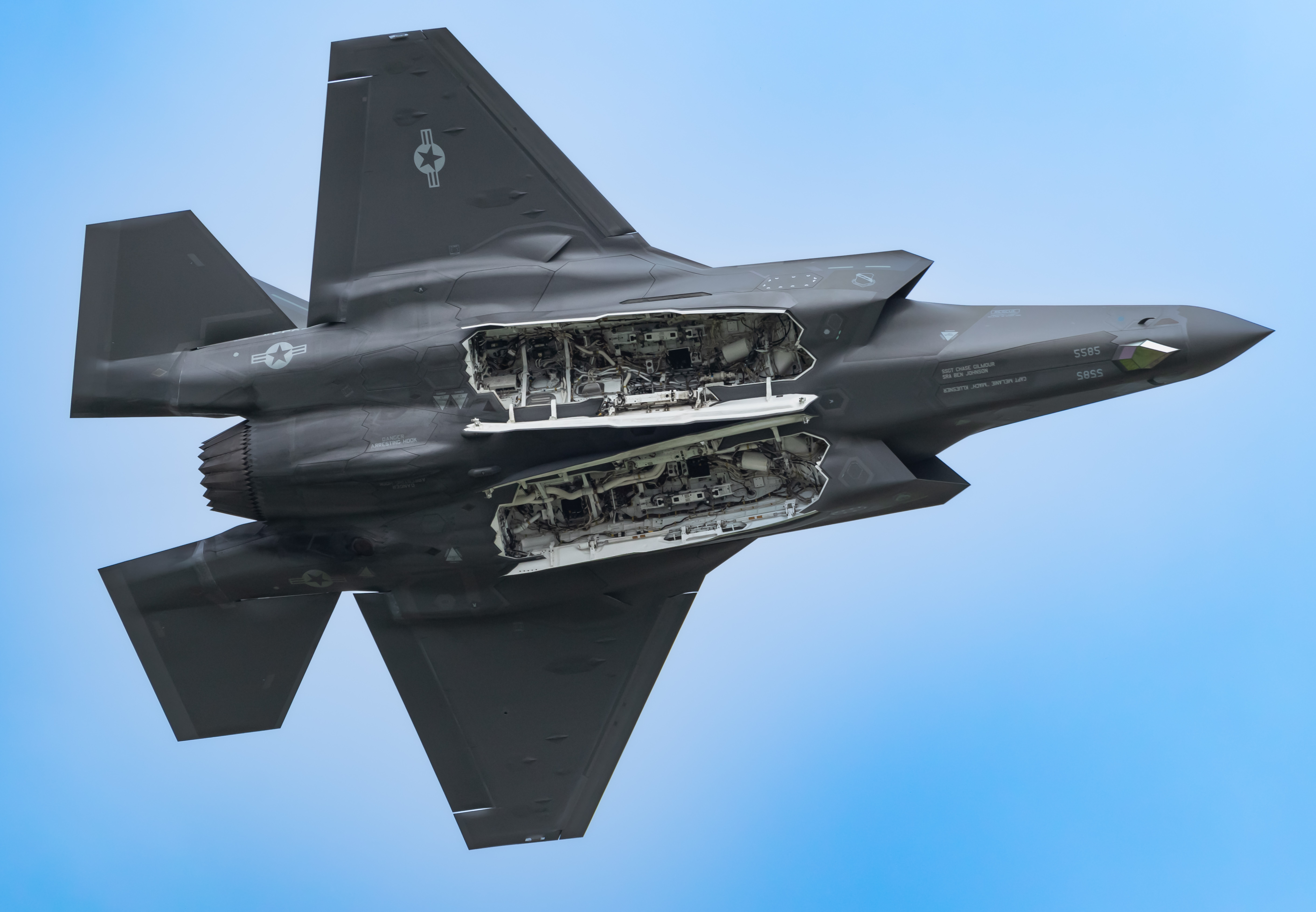 Full size: USAF - United States Air Force Lockheed Martin F-35 Lightning 20-05585 at Dover Air Force Base