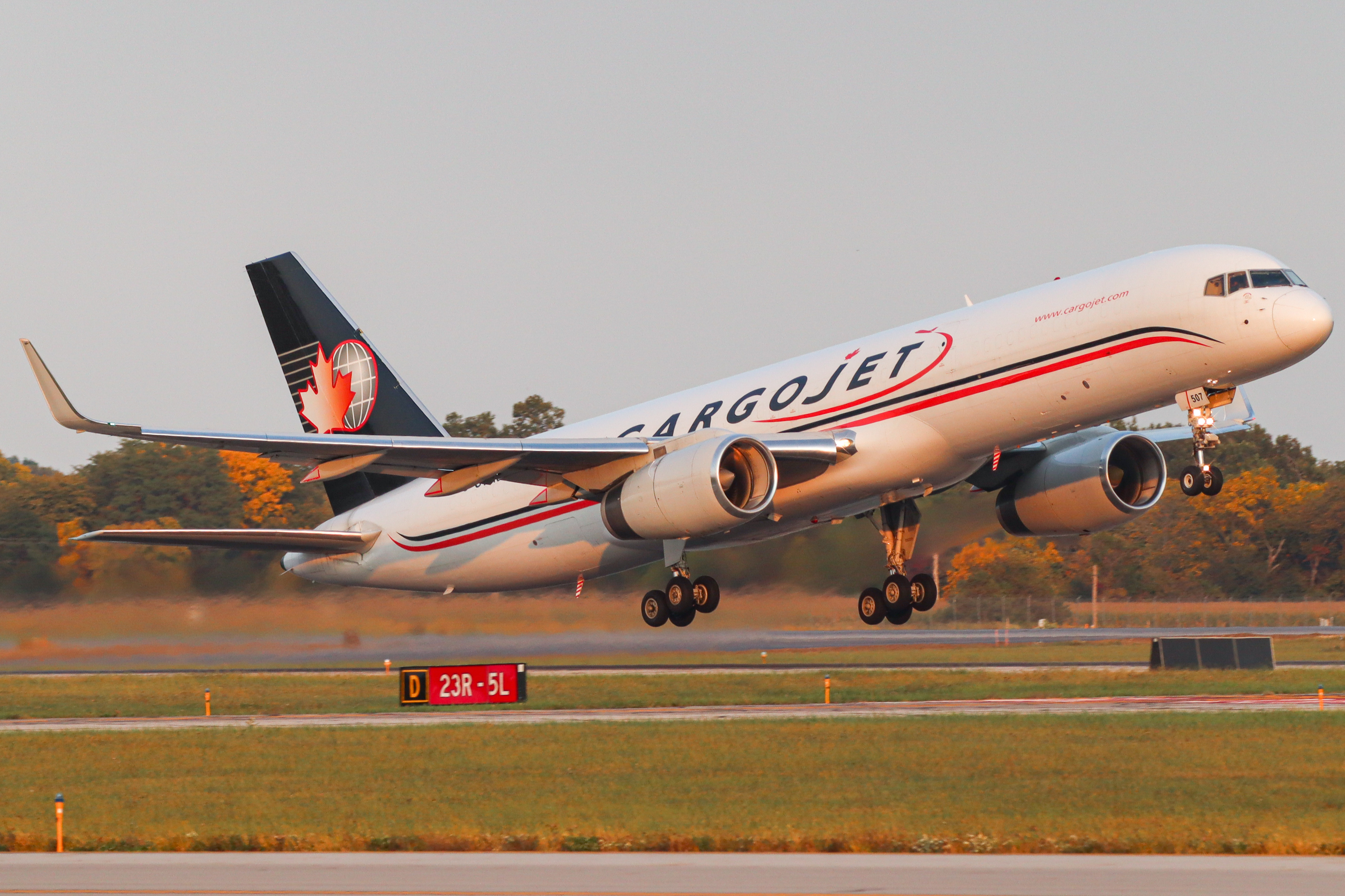 Full size: CargoJet Boeing 757-200 C-GVAJ at Rickenbacker International Airport
