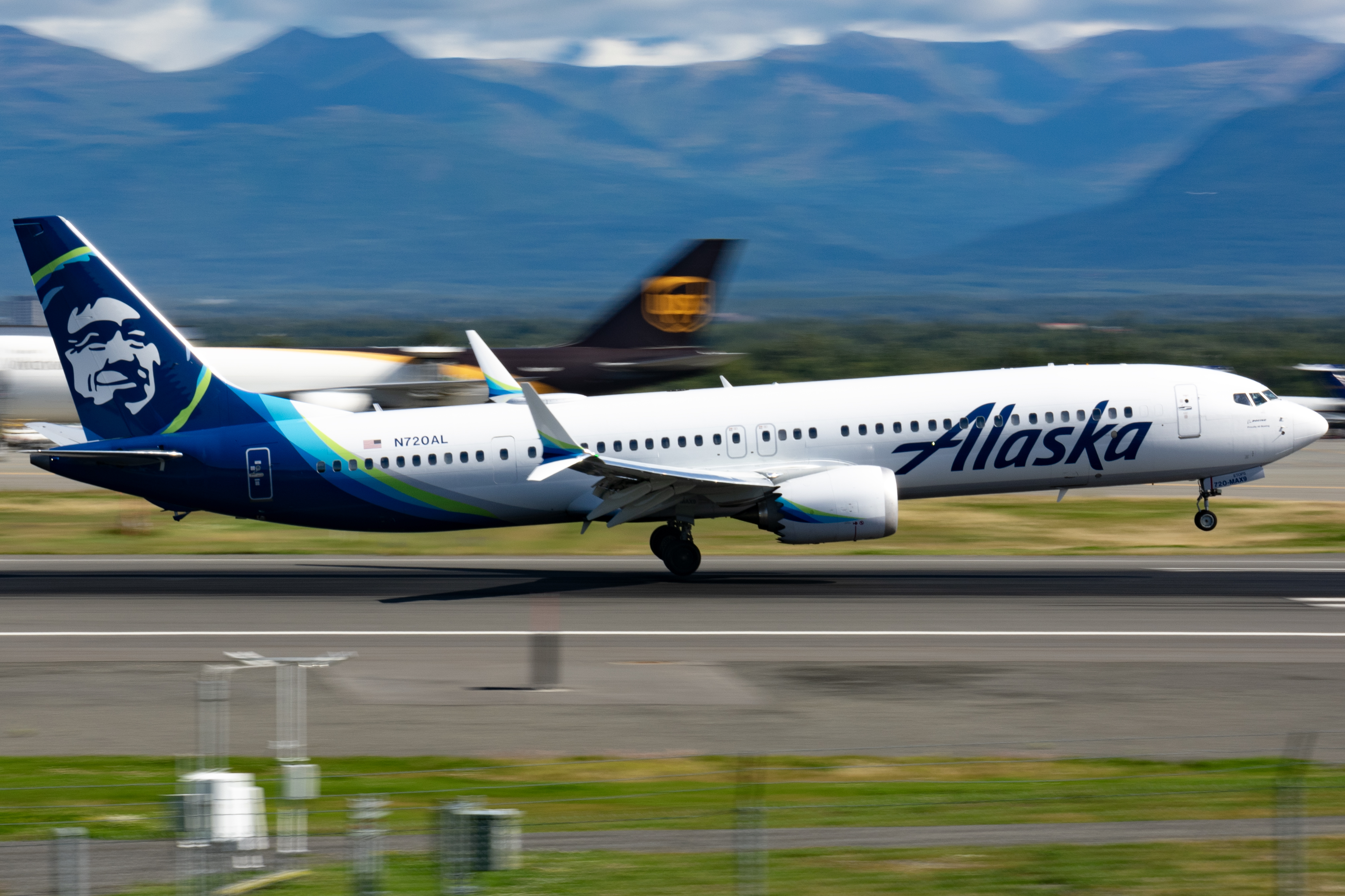 Full size: Alaska Airlines Boeing 737 MAX 9 N720AL at Anchorage Ted Stevens International Airport