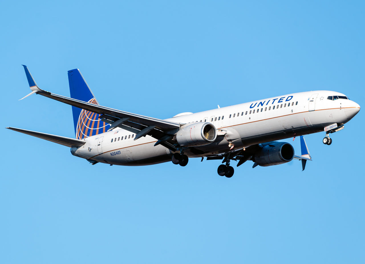 Full size: United Airlines Boeing 737-900 N30401 at Cincinnati/Northern Kentucky International Airport