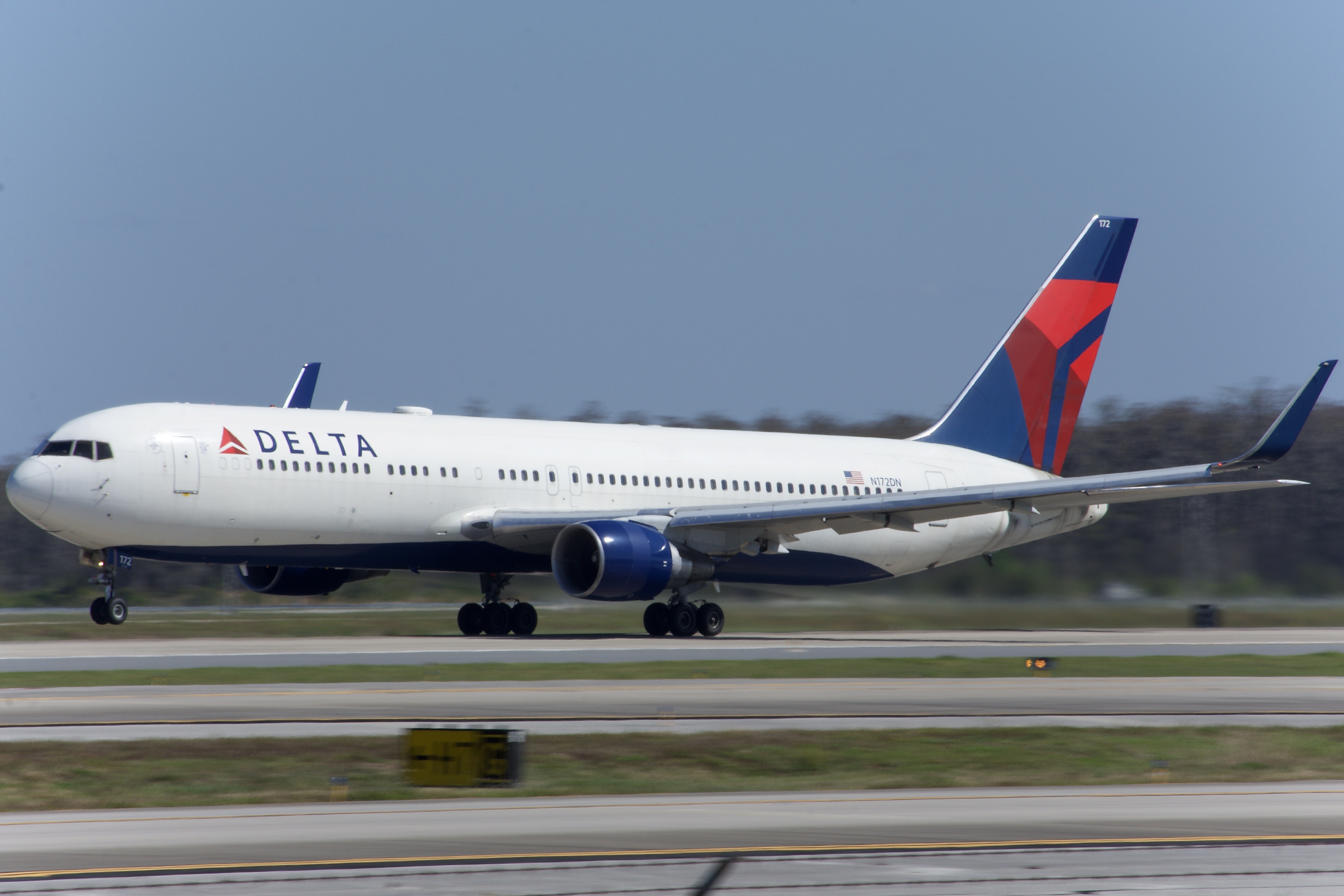 Full size: Delta Airlines Boeing 767-300ER N172DN at Orlando International Airport