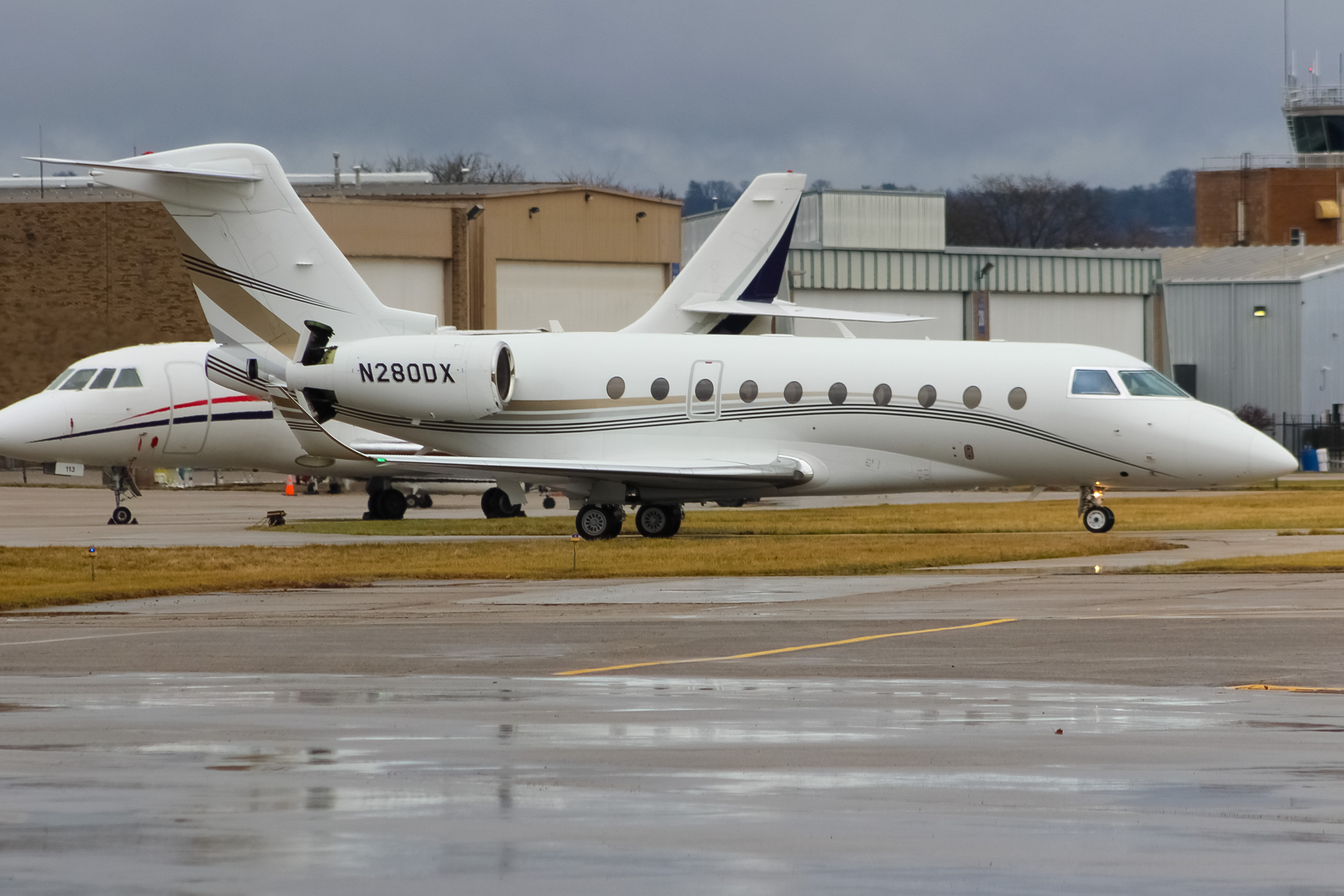 Full size: PRIVATE  Gulfstream G280 N280DX at Cincinnati Municipal Airport/Lunken Field