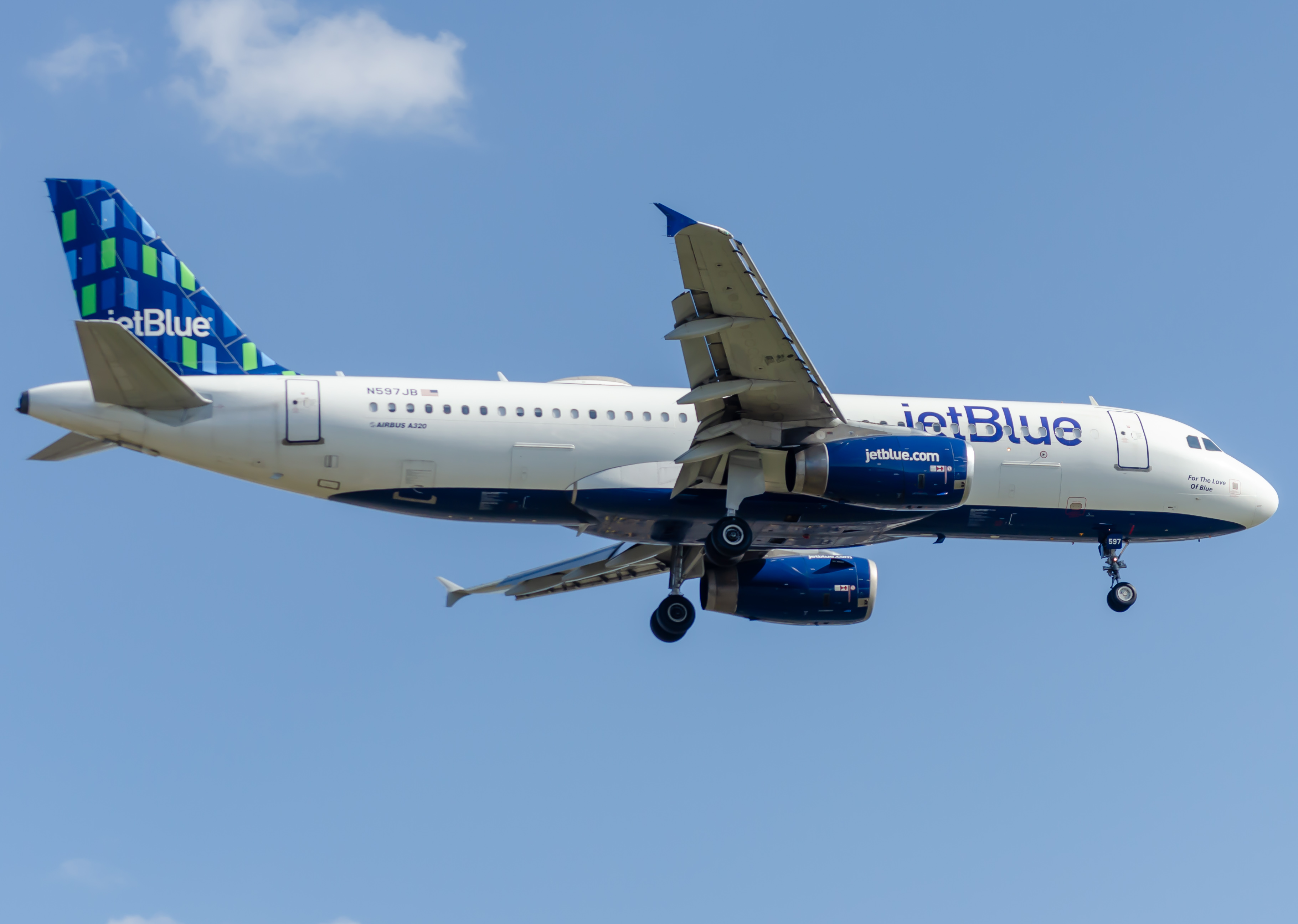 Full size: JetBlue Airways Airbus A320 N597JB at Newark Liberty International Airport