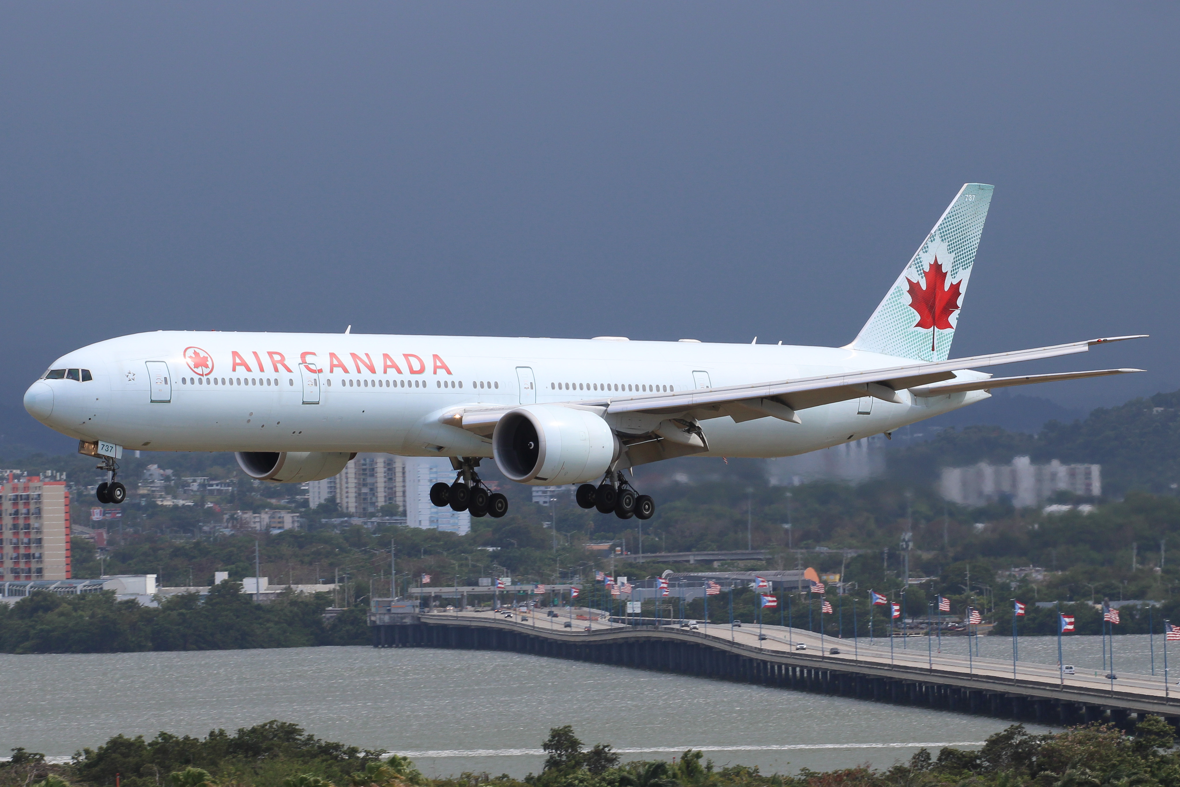 Full size: Air Canada Boeing 777-300ER C-FIUW at San Juan Luis Munoz Marin International Airport