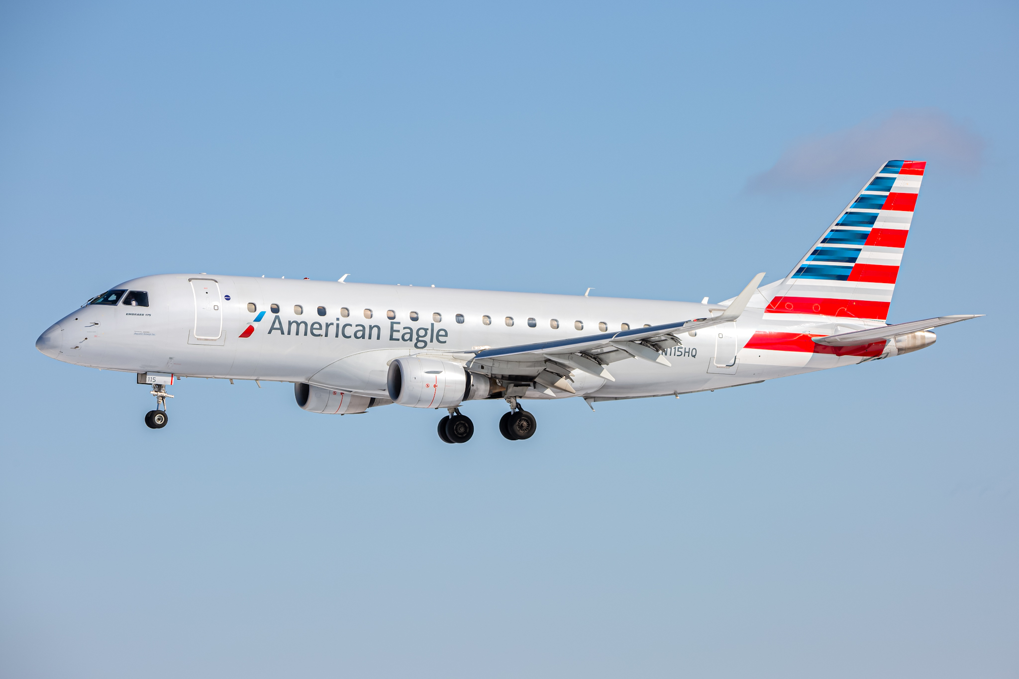 Full size: American Airlines Embraer E175 N115HQ at Baltimore/Washington International Thurgood Marshall Airport