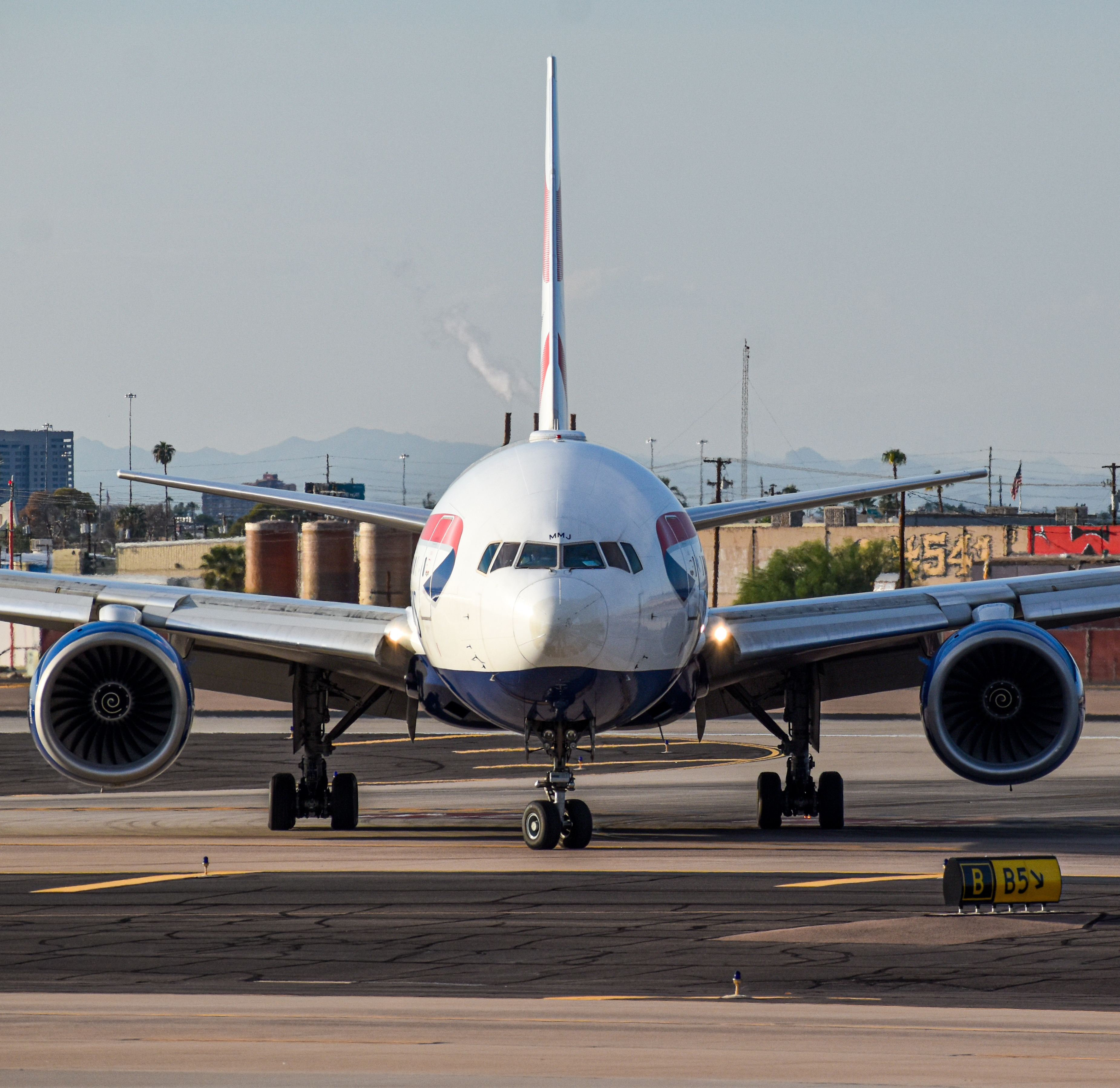 Full size: British Airways Boeing 777-200ER G-YMMJ at Phoenix Sky Harbor International Airport