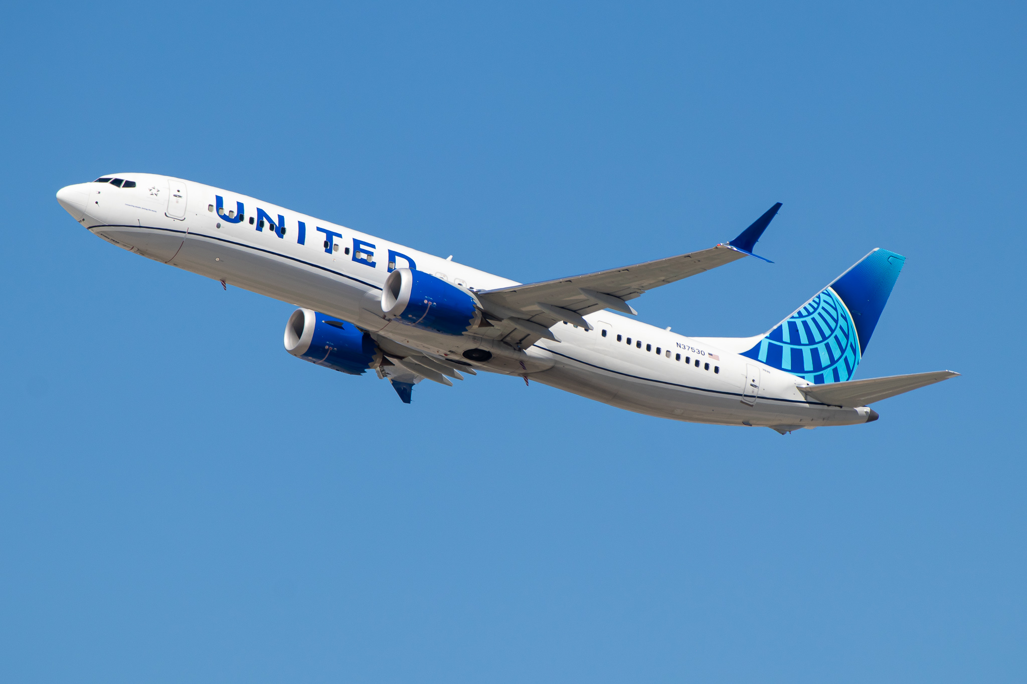 Full size: United Airlines Boeing 737 MAX 9 N37530 at Los Angeles International Airport