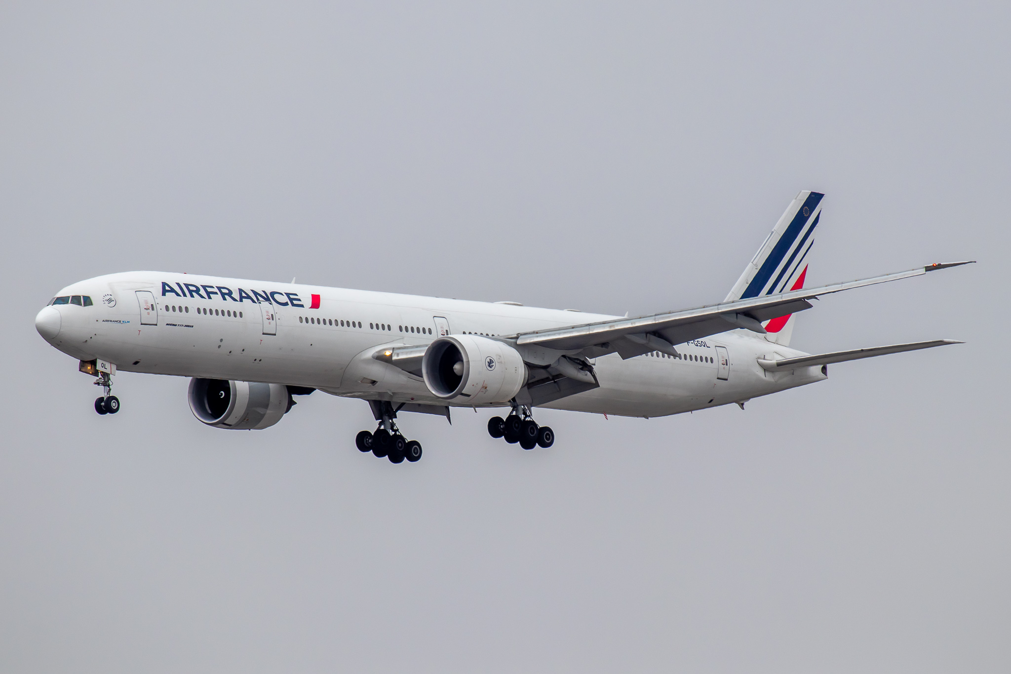 Full size: Air France Boeing 777-328ER F-GSQL at Los Angeles International Airport