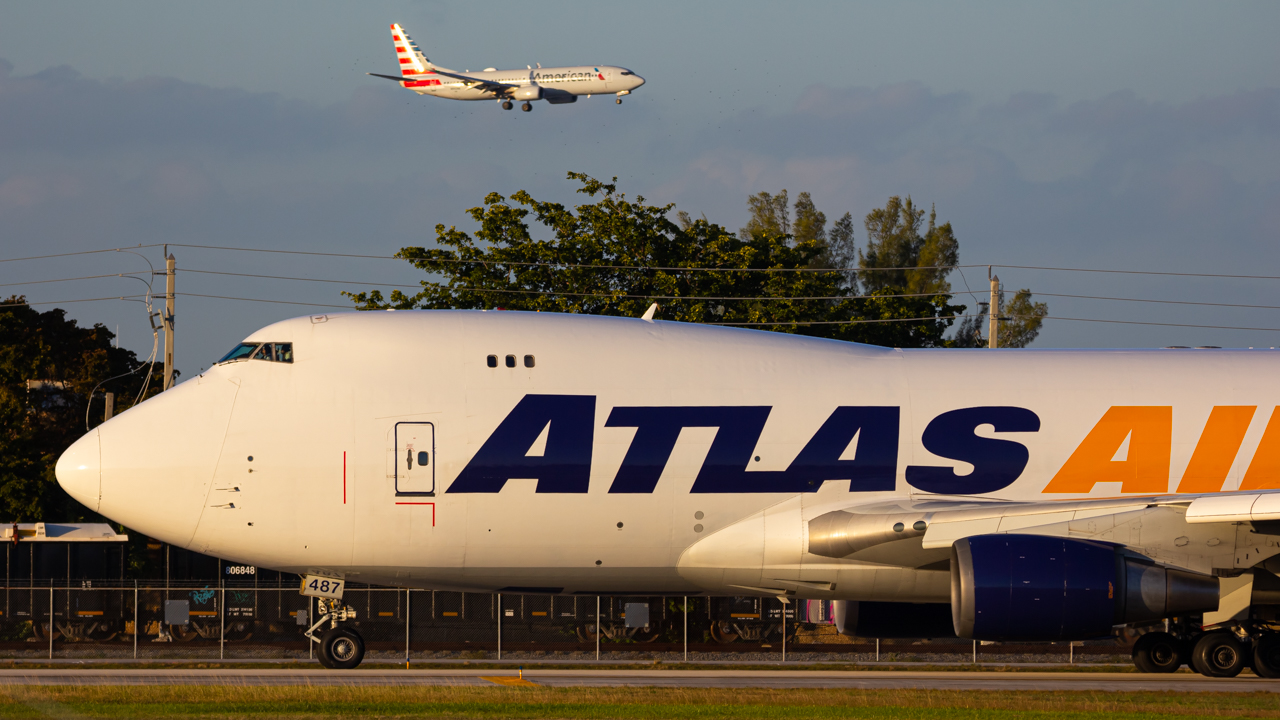 Full size: Atlas Air Boeing 747-400F N487MC at Miami International Airport