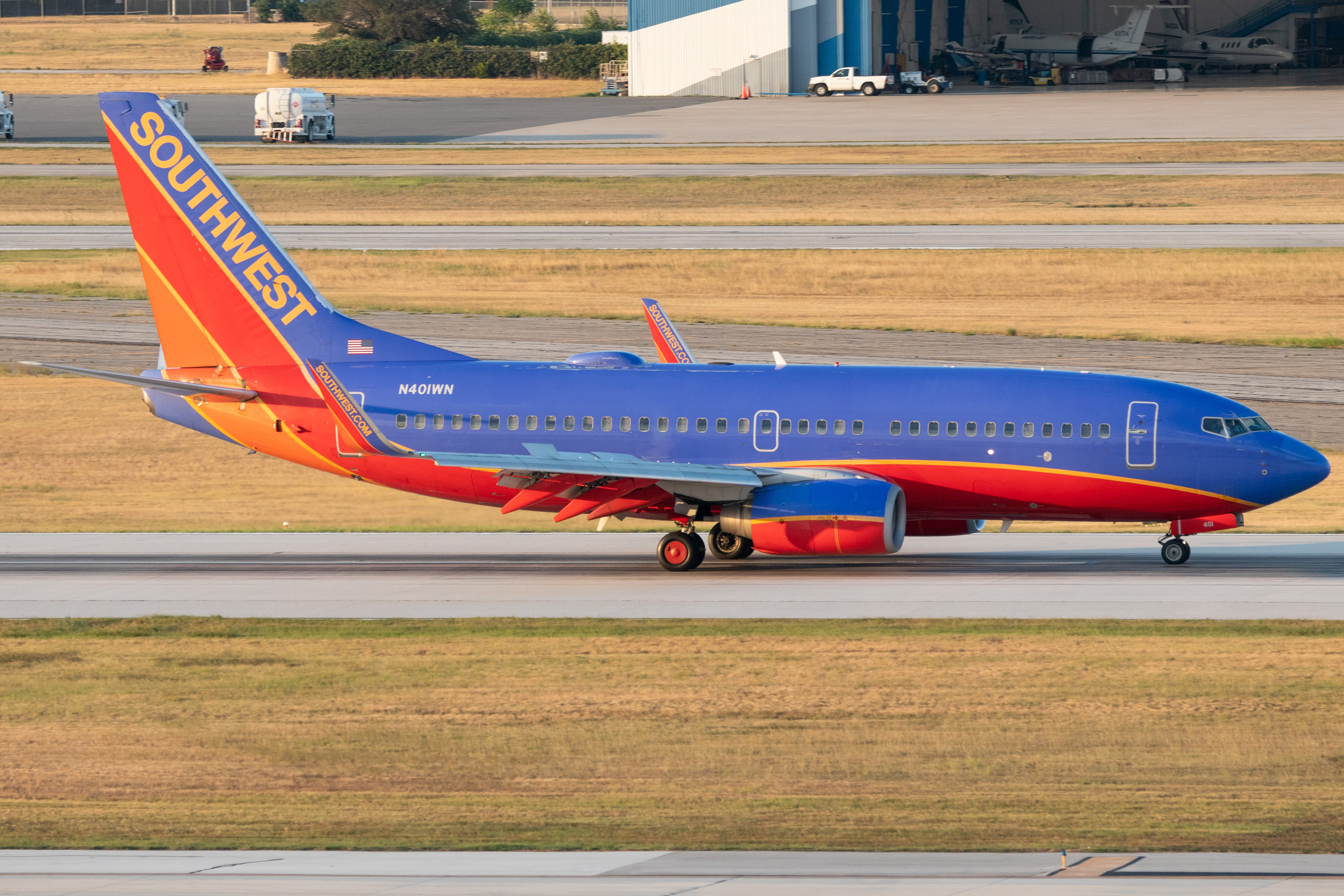 Full size: Southwest Airlines Boeing 737-700 N401WN at San Antonio International Airport