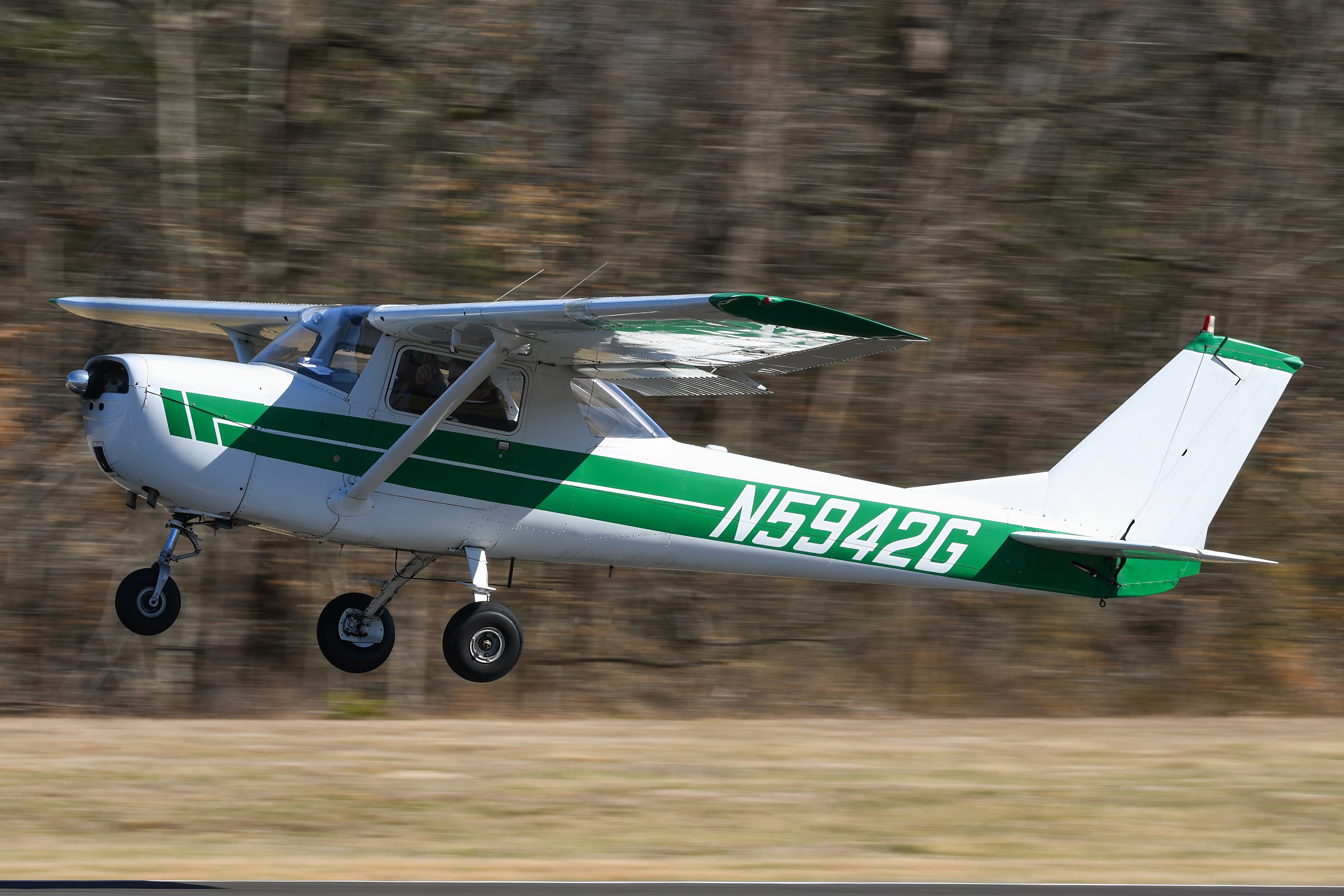 Full size: PRIVATE Cessna 150 N5942G at Flying W Airport