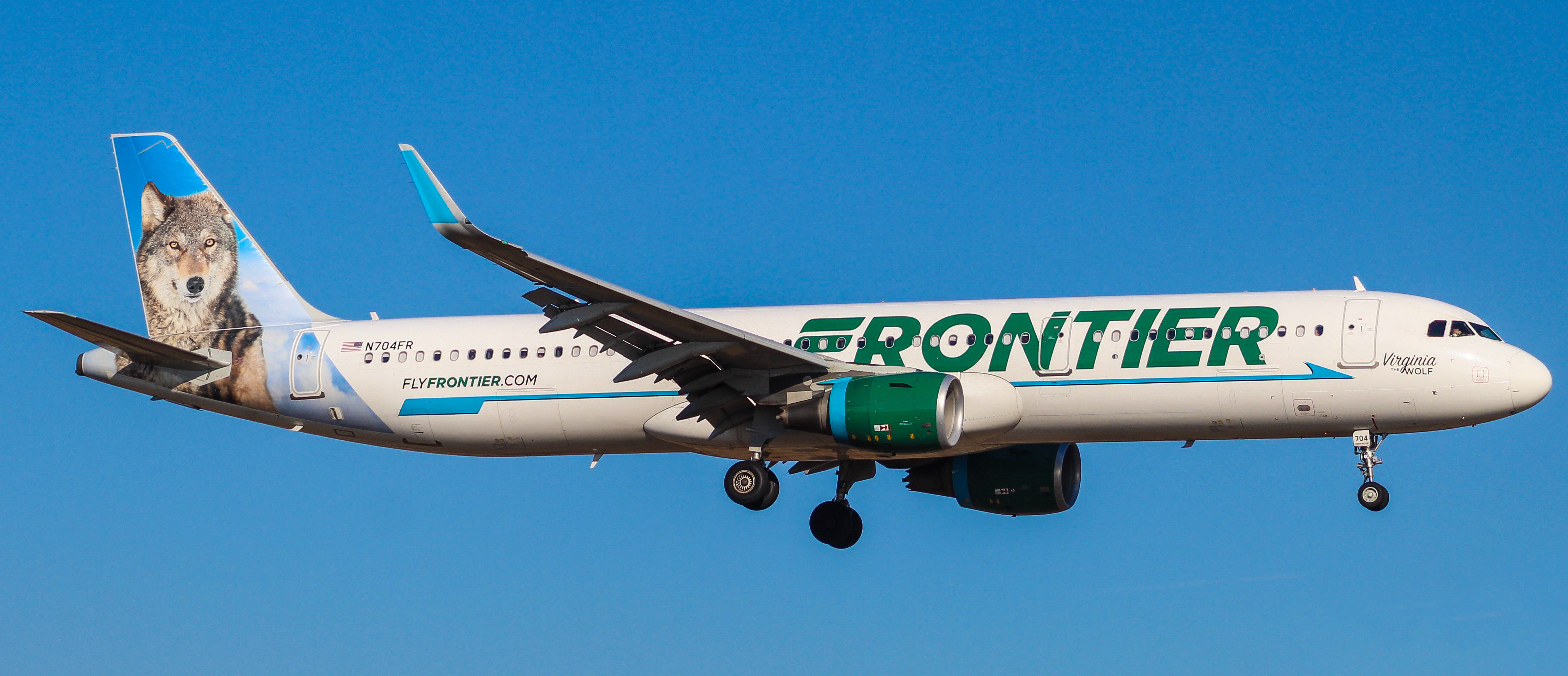 Full size: Frontier Airlines Airbus A321-200 N704FR at Philadelphia International Airport