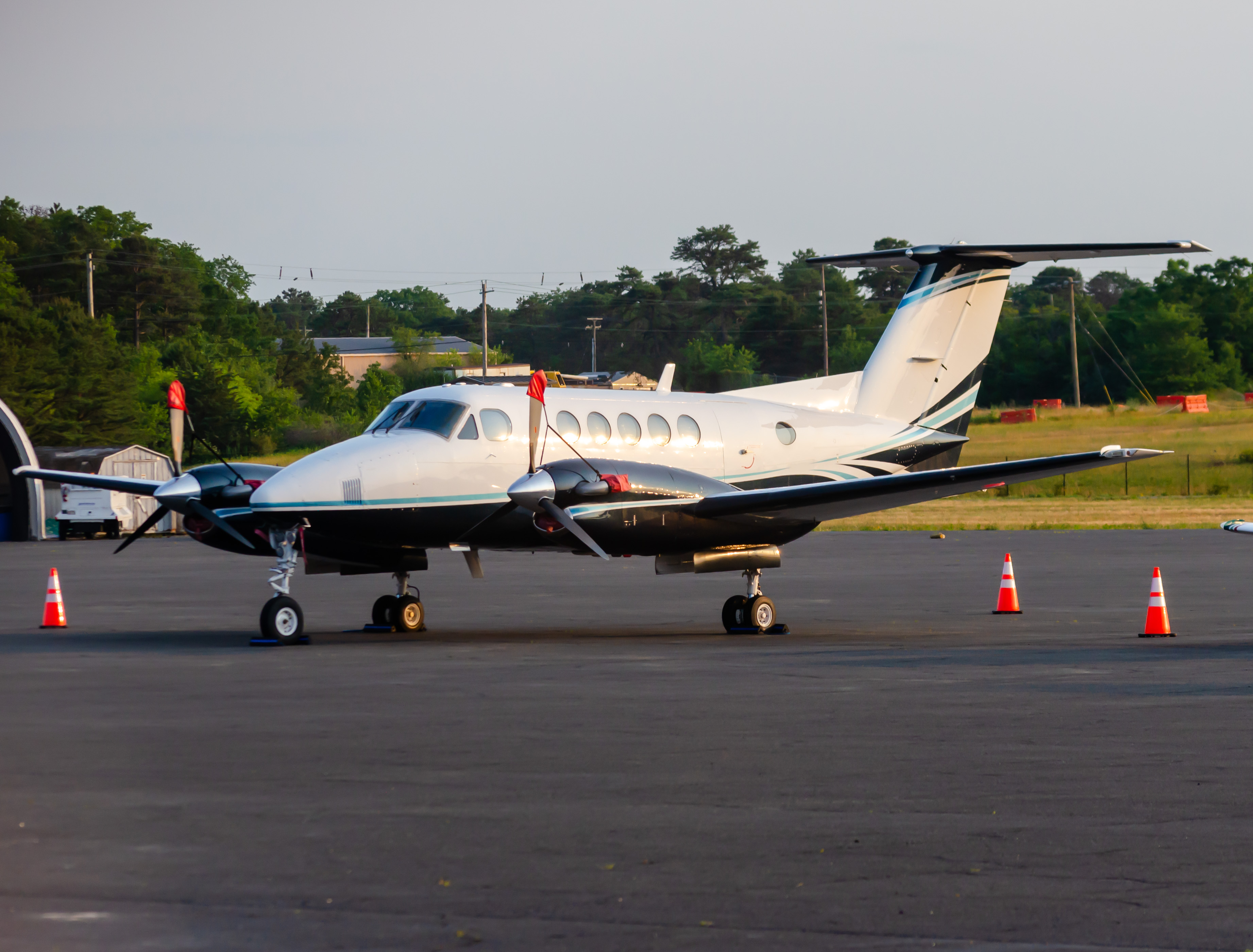 Full size: PRIVATE Beechcraft King Air 200 N919RE at Atlantic City International Airport