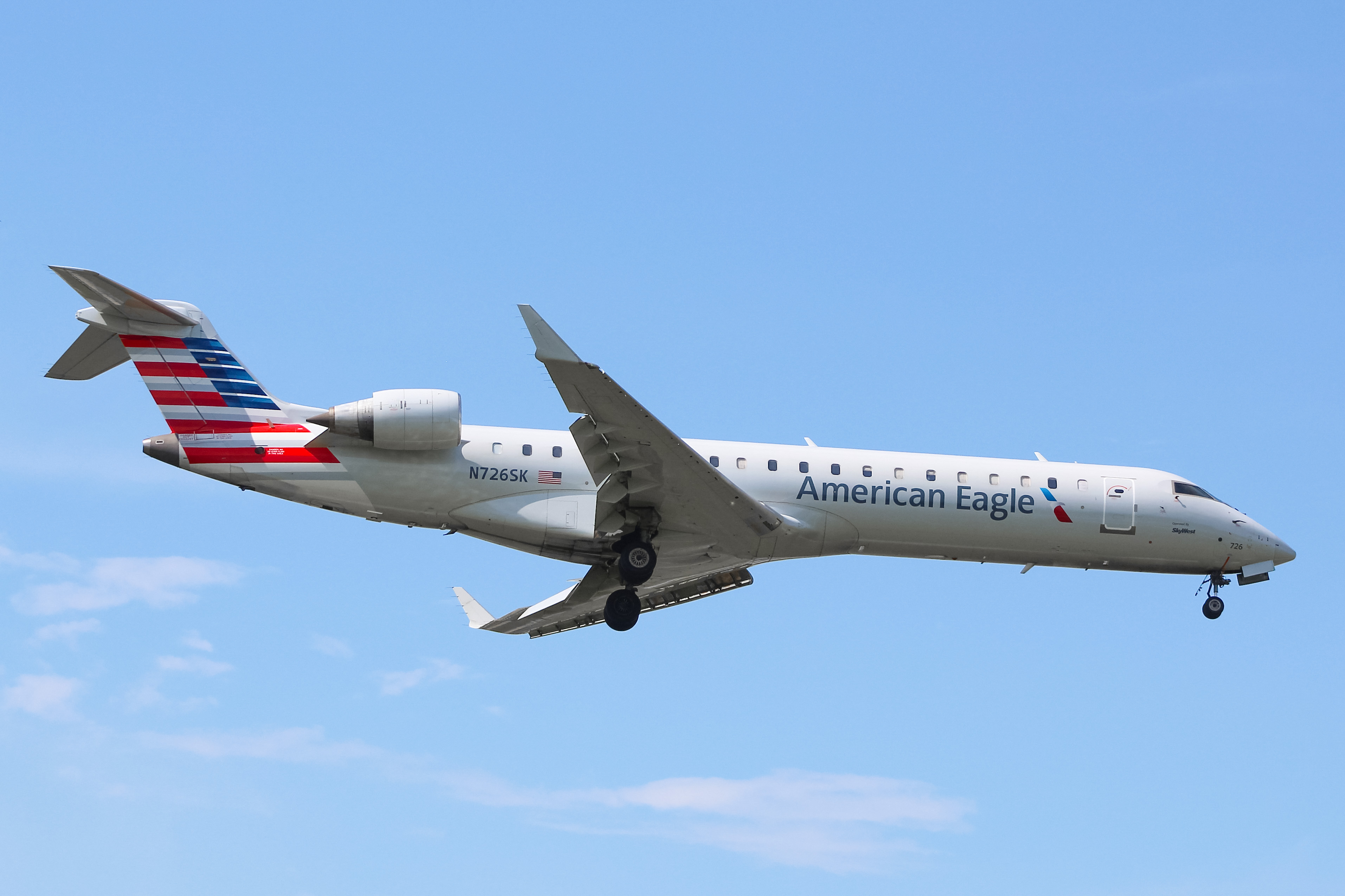 Full size: American Eagle Bombardier CRJ-700 N726SK at General Mitchell International Airport