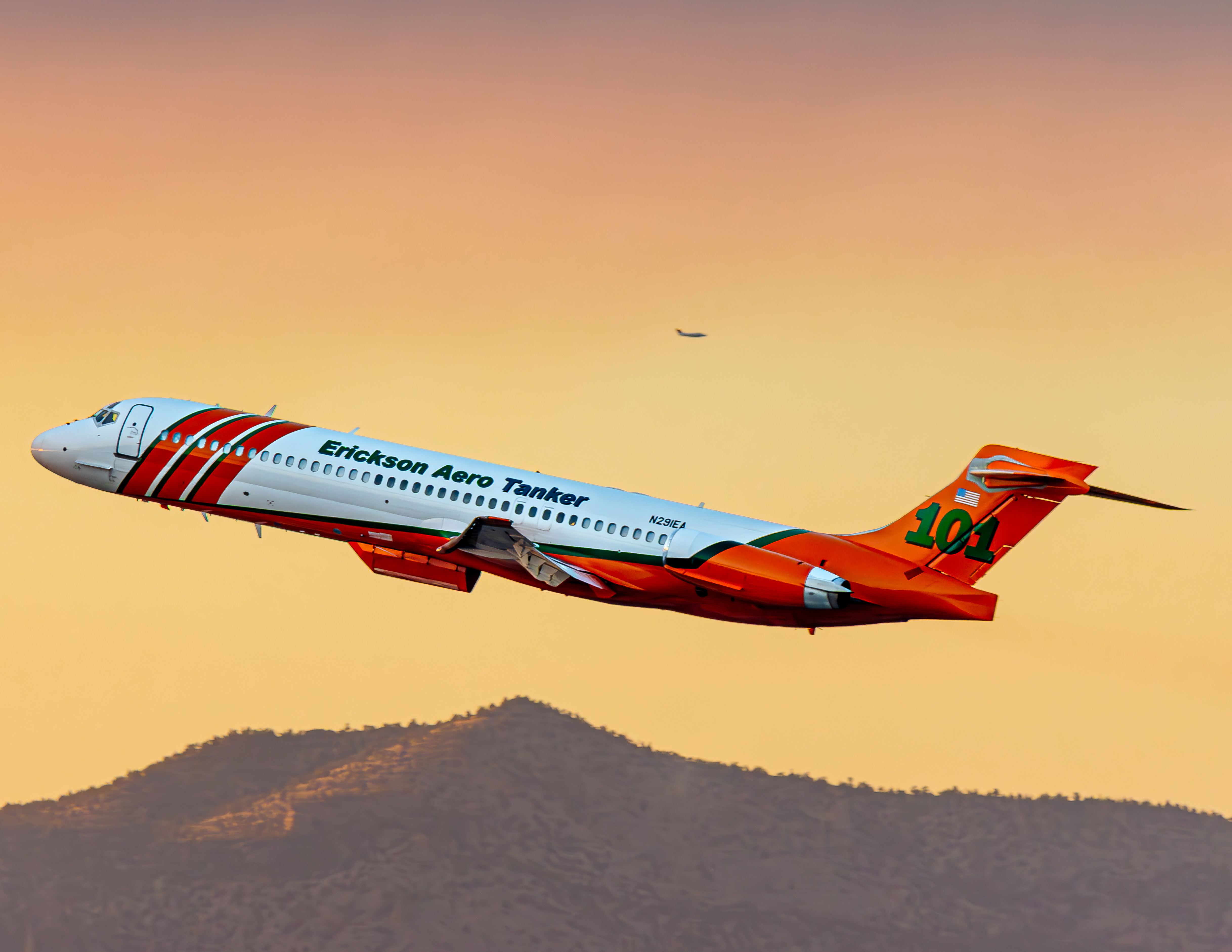 Full size: Erickson Air Tanker McDonnell Douglas MD-87 N291EA at Roberts Field Airport