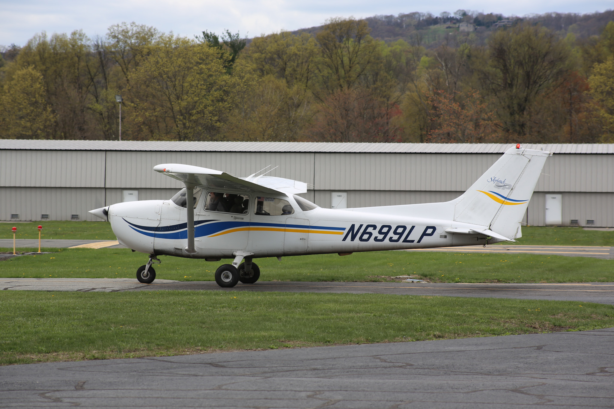 Full size: PRIVATE Cessna 172 N699LP at Lincoln Park Airport