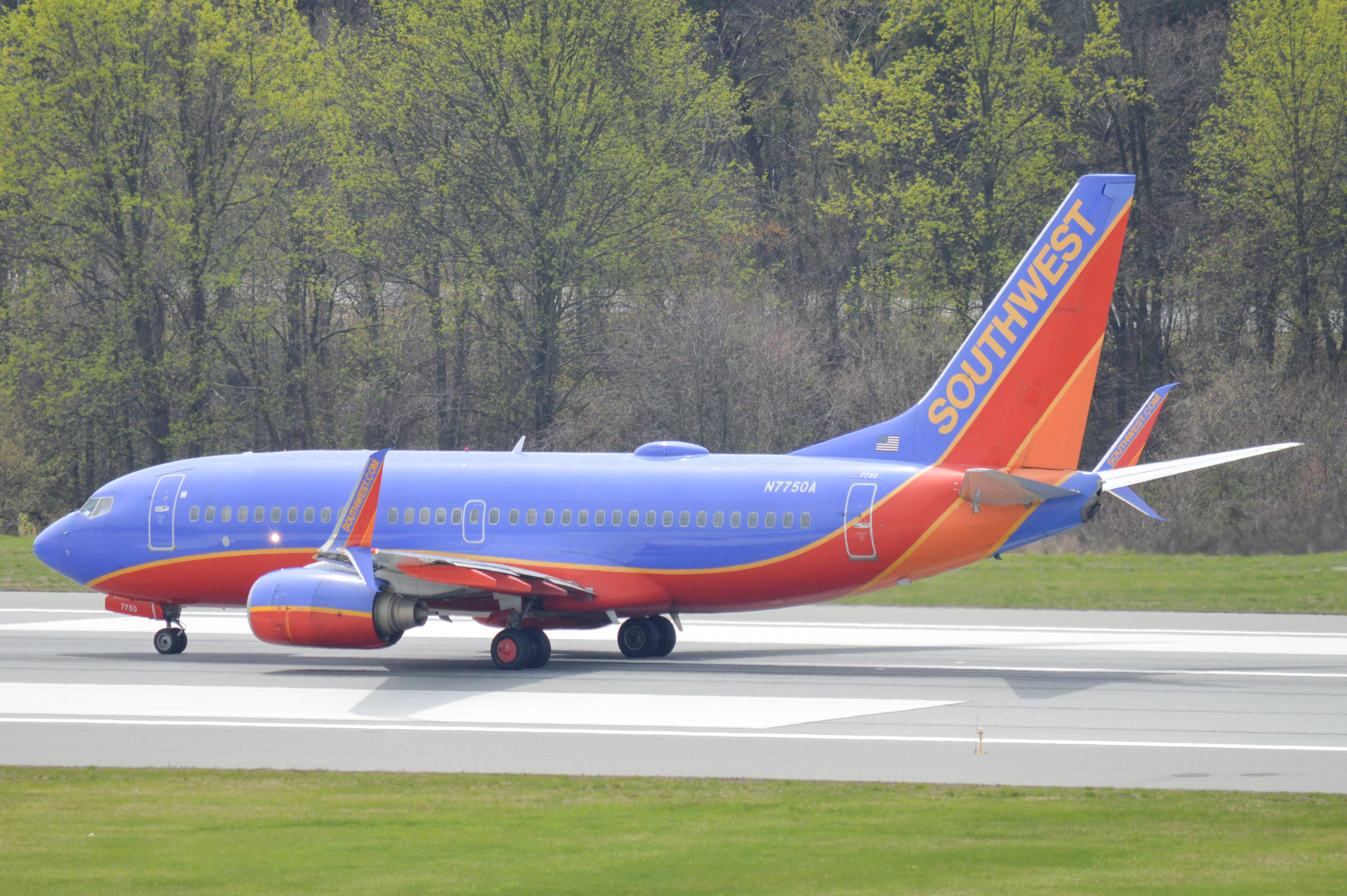 Full size: Southwest Airlines Boeing 737-700 N7750A at Baltimore/Washington International Thurgood Marshall Airport