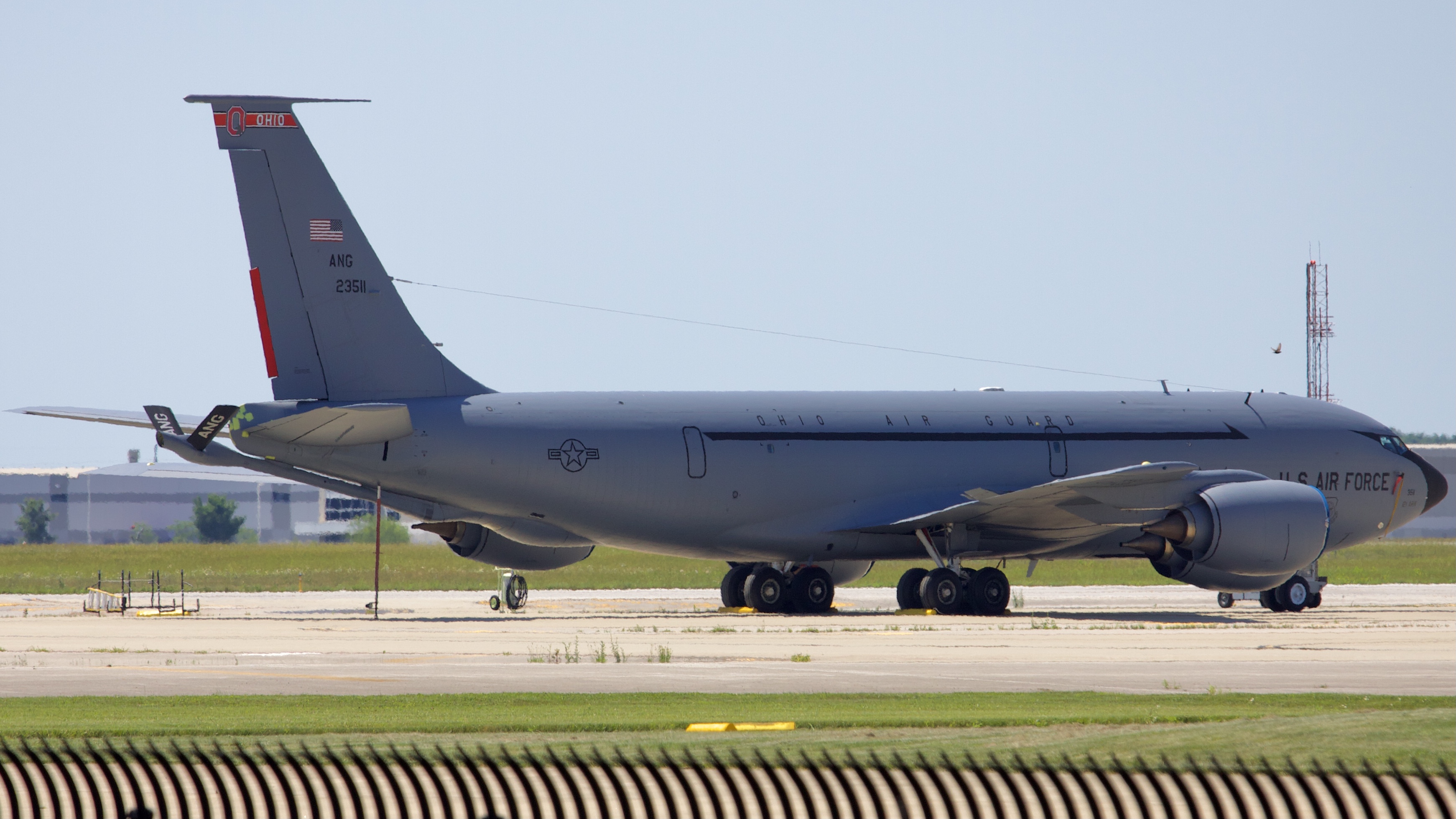 Full size: USAF - United States Air Force Boeing KC-135T Stratotanker 62-3511 at Rickenbacker International Airport