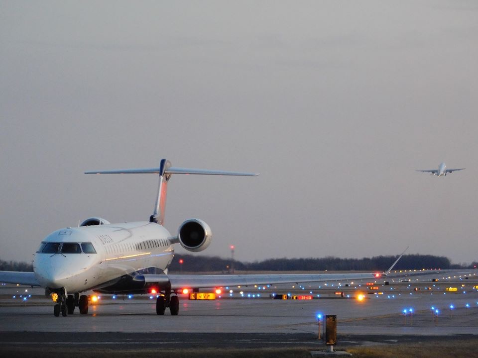 Full size: Delta Airlines Mitsubishi CRJ-900   at General Mitchell International Airport