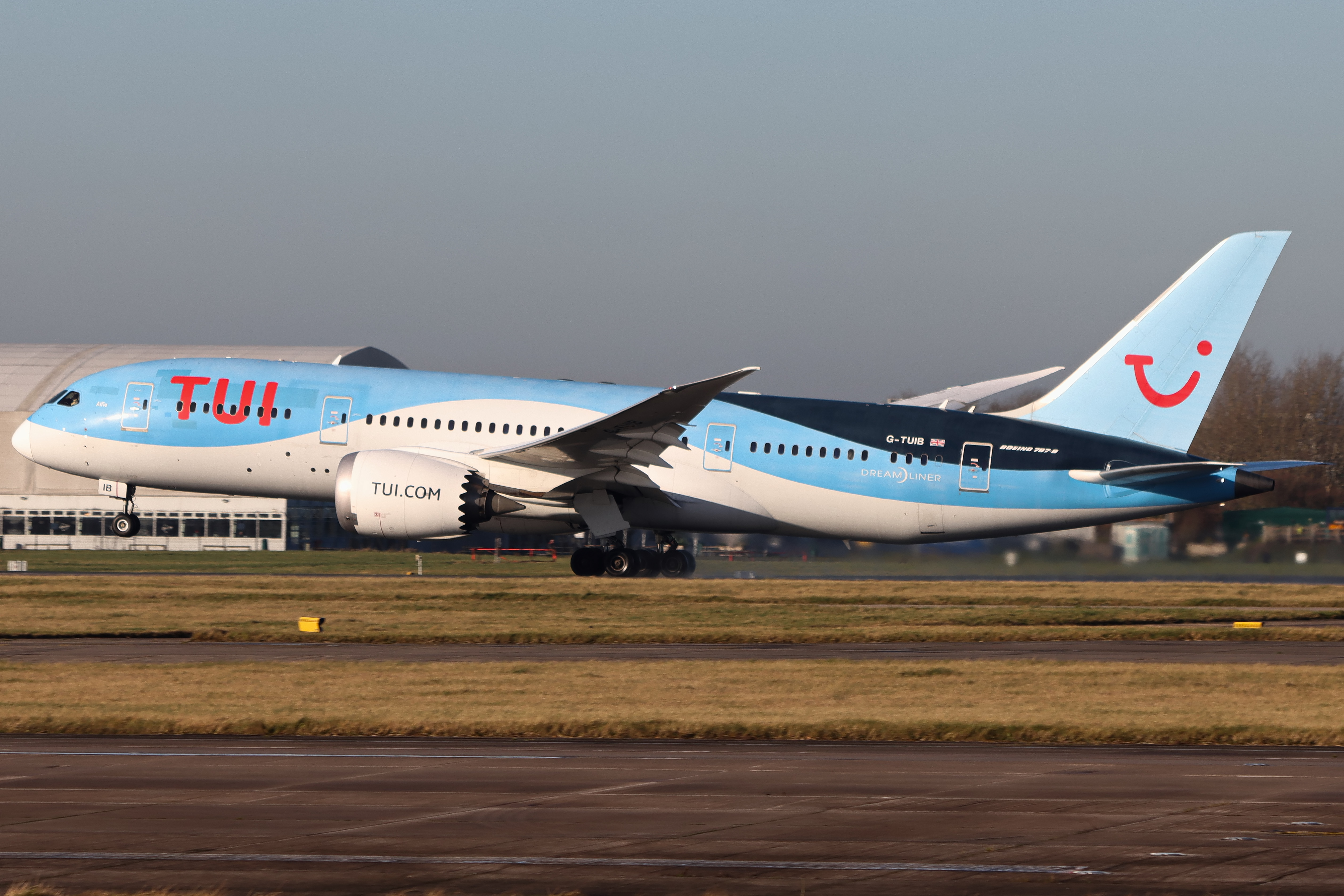 Full size: TUI Fly Boeing 787-8 G-TUIB at Manchester Airport