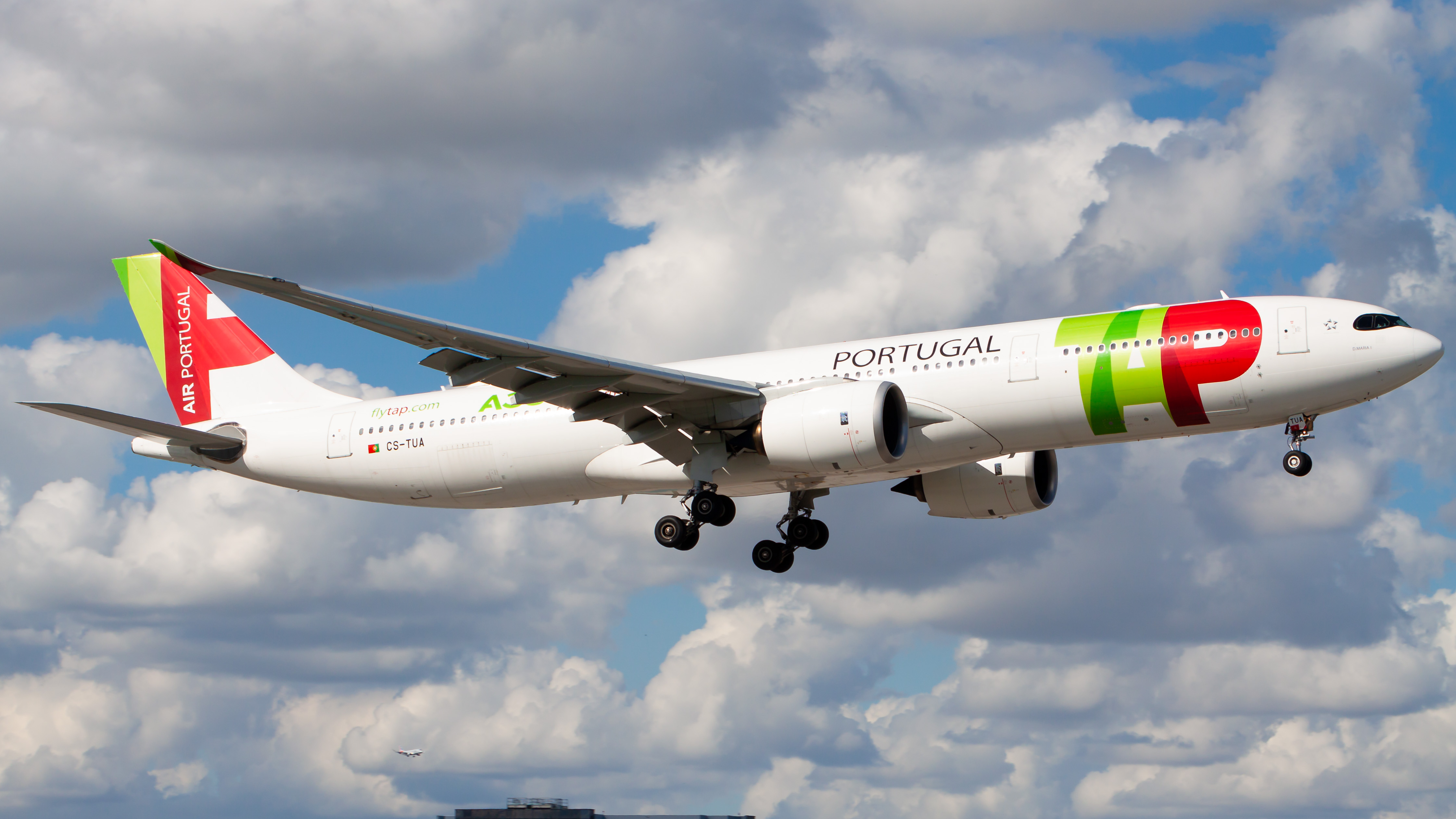 Full size: TAP Air Portugal Airbus A330-900 CS-TUA at Miami International Airport
