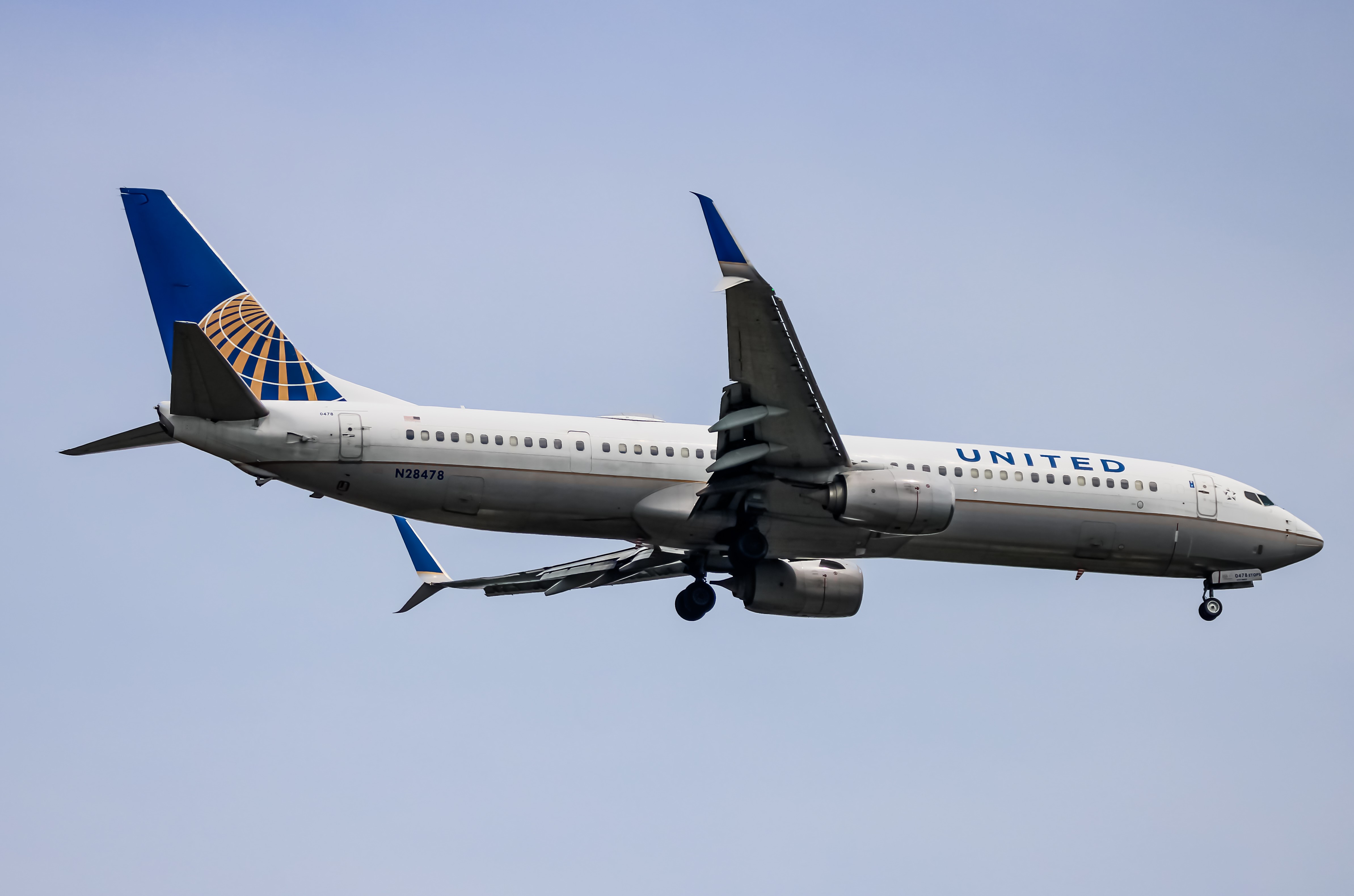 Full size: United Airlines Boeing 737-900ER N28478 at Washington Dulles International Airport