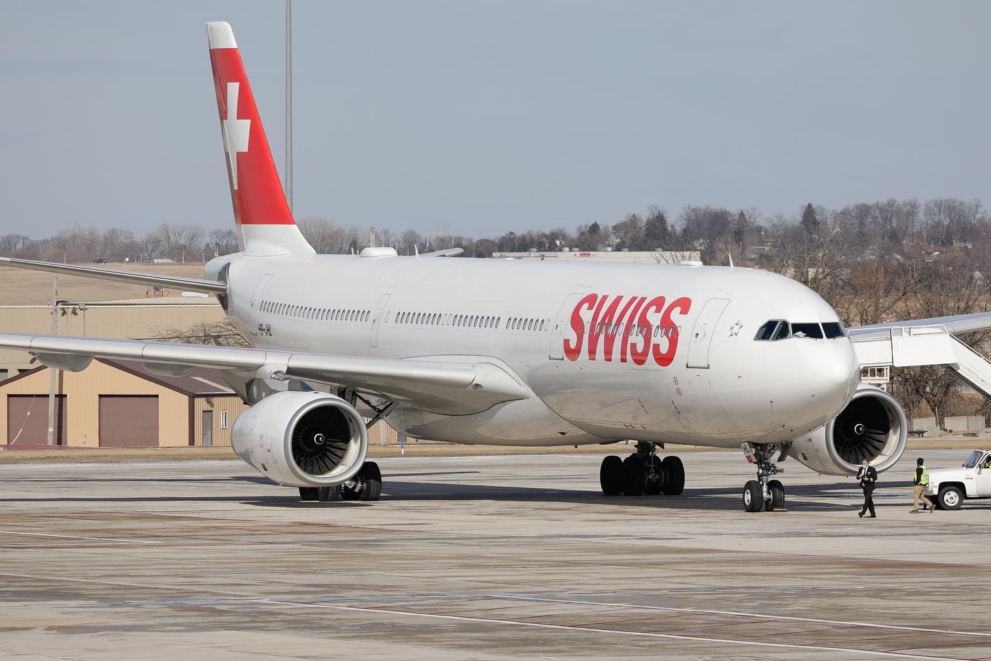 Full size: Swiss International Air Lines Airbus A330-300 HB-JHL at General Mitchell International Airport