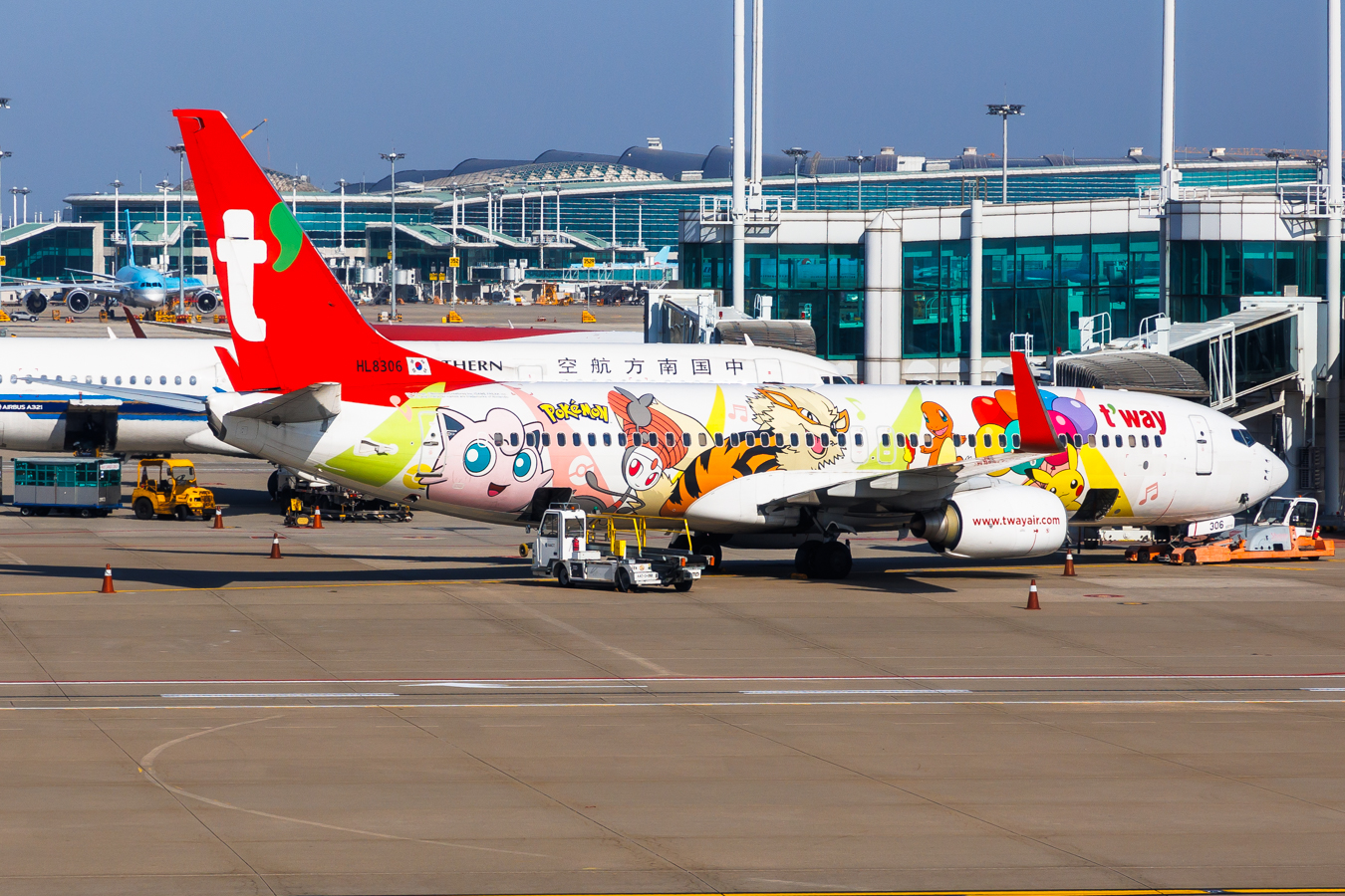 Full size: t\'way Air Boeing 737-800 HL8206 at Seoul-Incheon International Airport