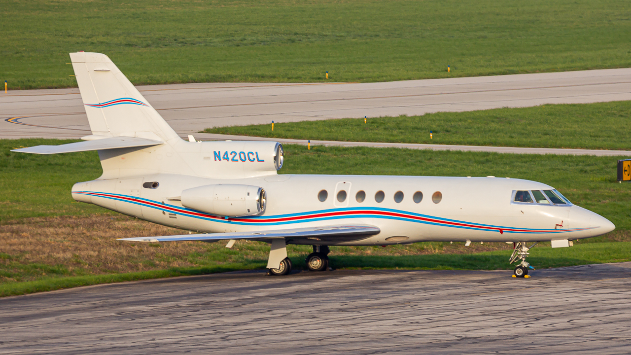 Full size: PRIVATE Dassault Falcon 50 N420CL at John Glenn Columbus International Airport