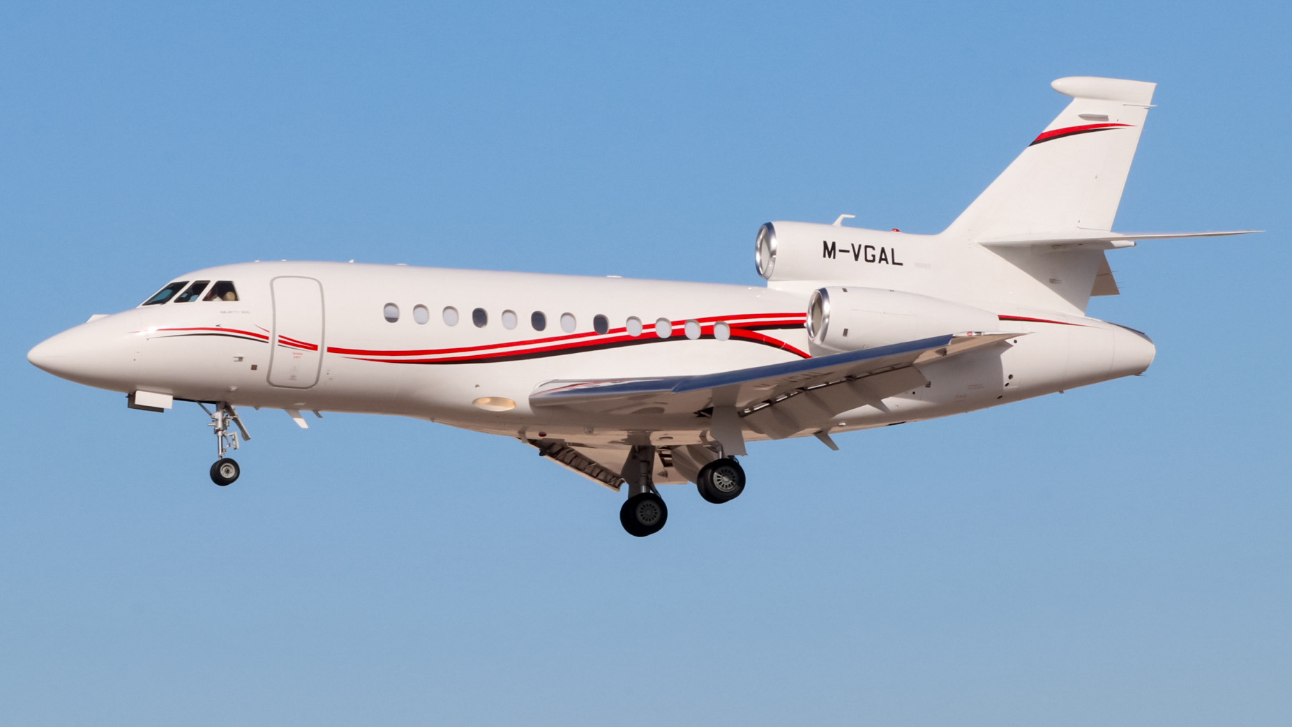 Full size: PRIVATE Dassault Falcon 900EX M-VGAL at Harry Reid International Airport