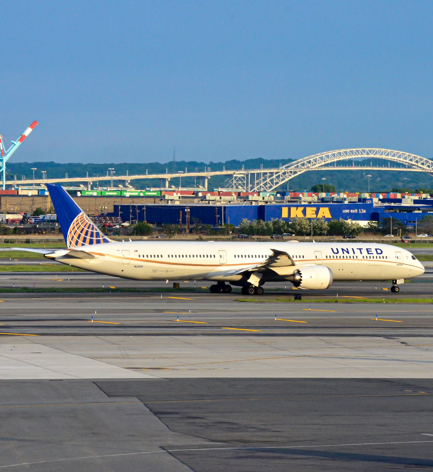 Full size: United Airlines Boeing 787-10 N12004 at Newark Liberty International Airport