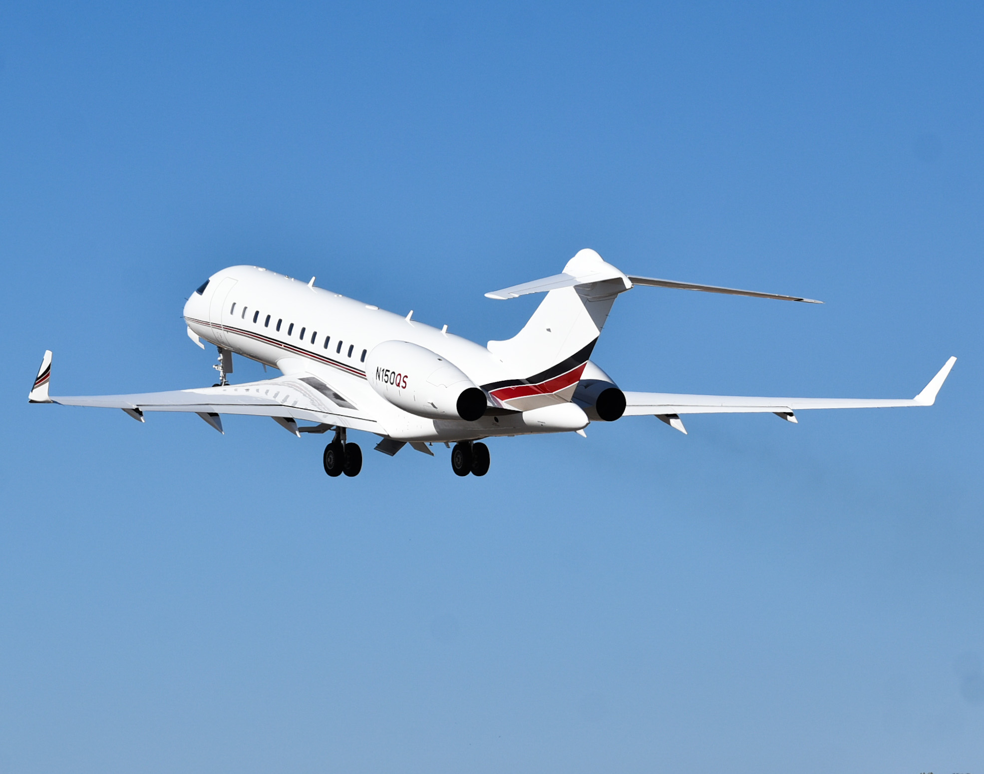 Full size: PRIVATE Bombardier Global 6000 N150QS at Aeropuerto de Cabo San Lucas Internacional