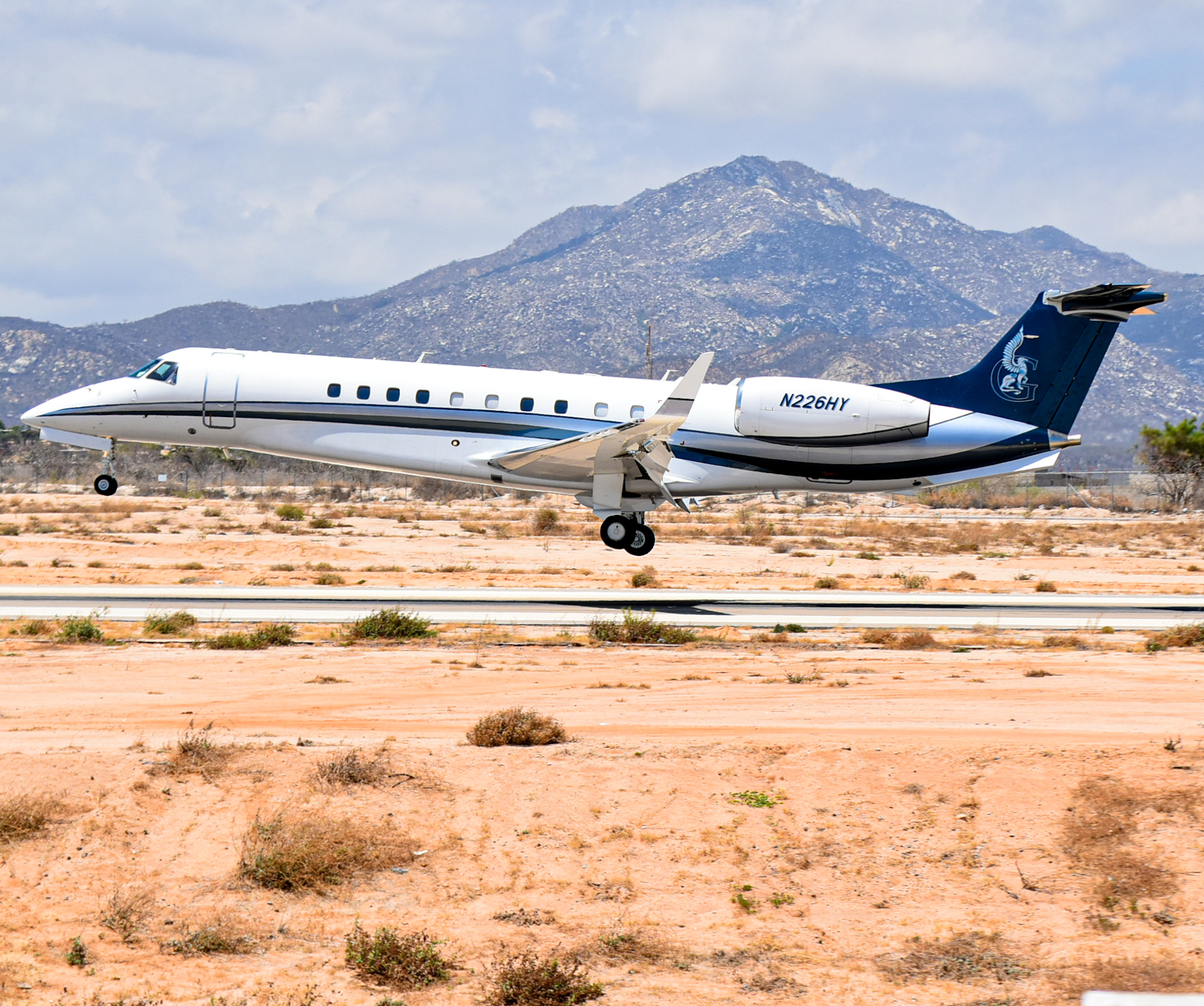 Full size: PRIVATE Embraer Legacy 600 N226HY at Aeropuerto de Cabo San Lucas Internacional