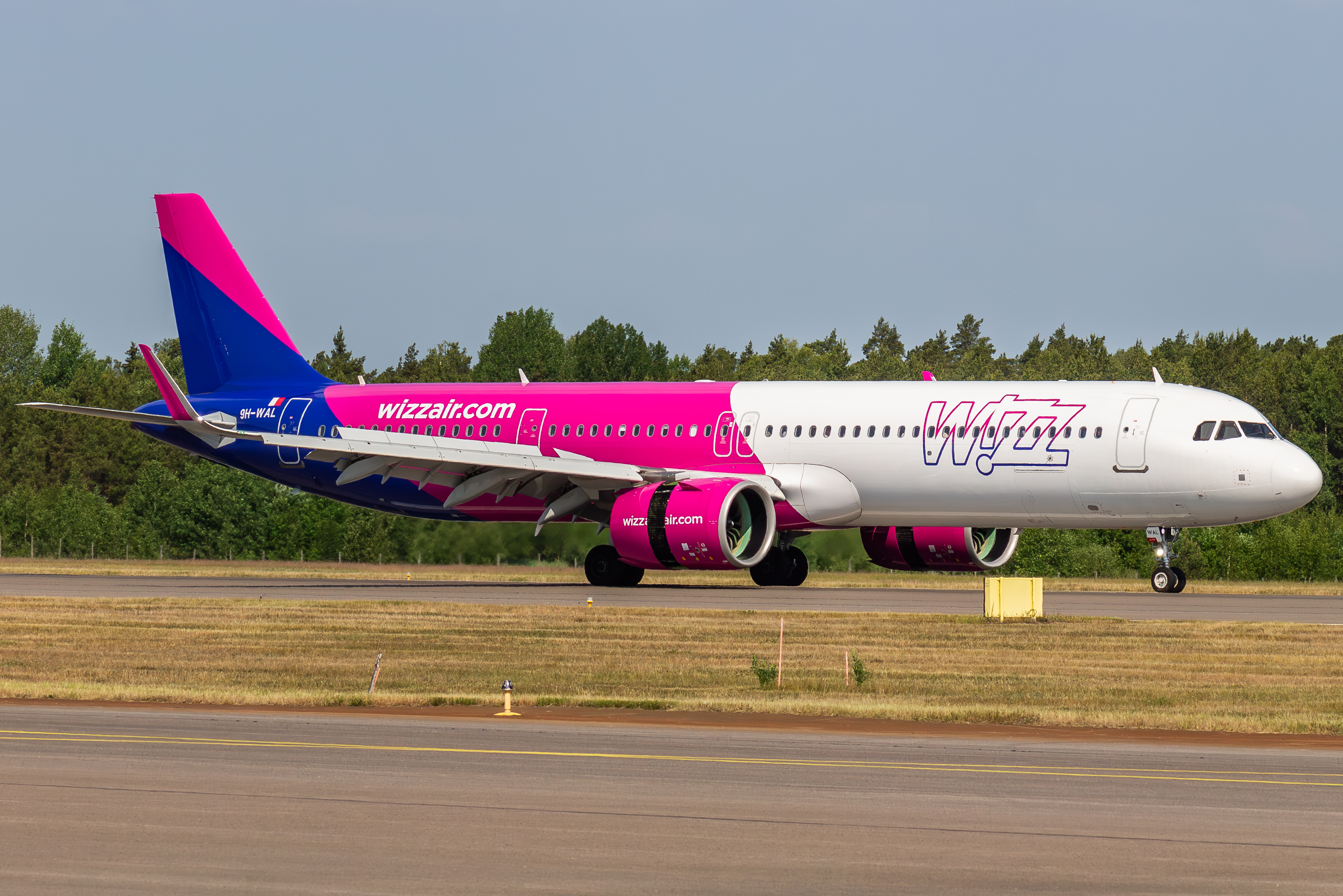 Full size: Wizz Air Airbus A321NEO 9H-WAL at Turku Airport
