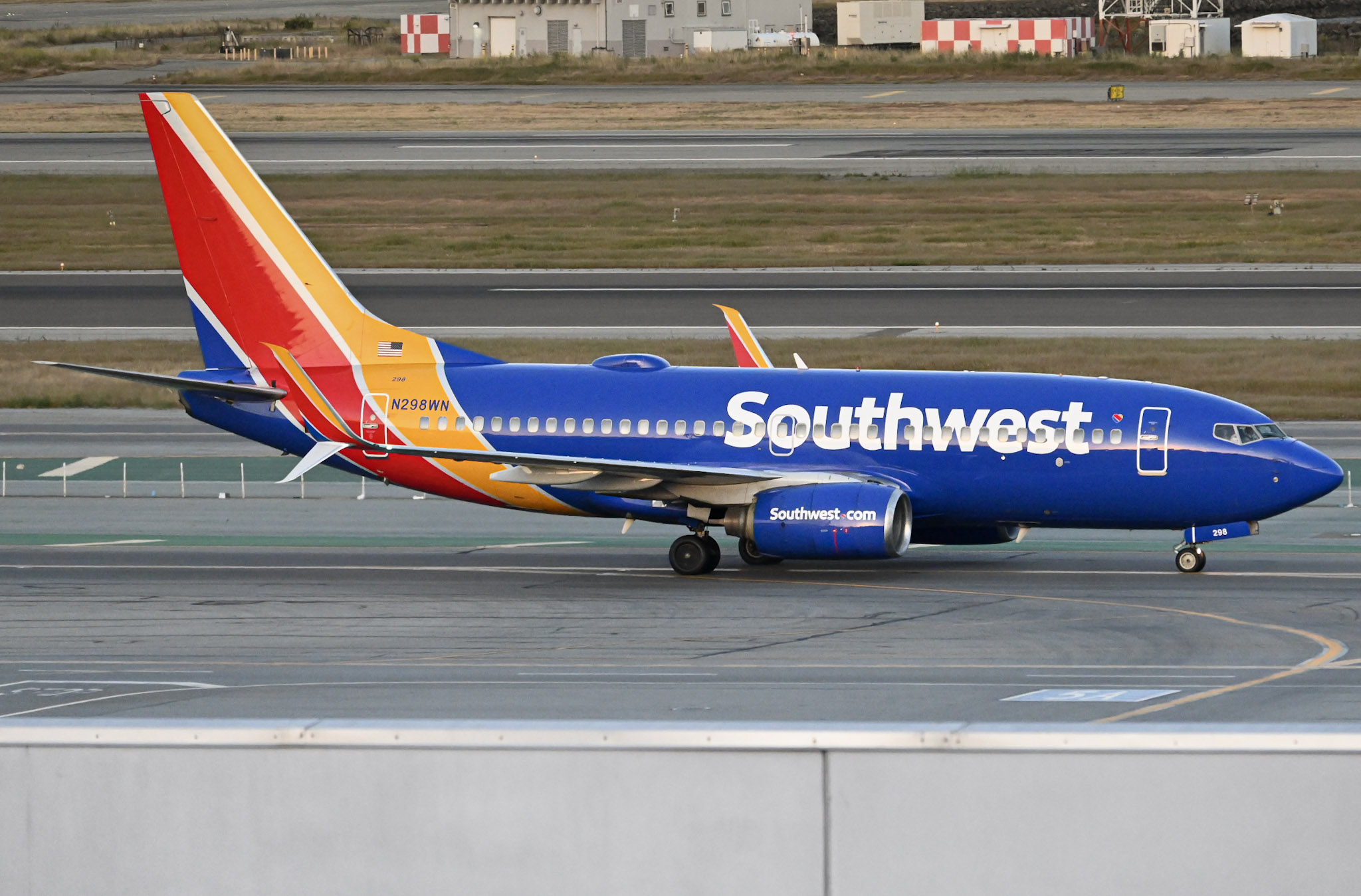 Full size: Southwest Airlines Boeing 737-700 N298WN at San Francisco International Airport