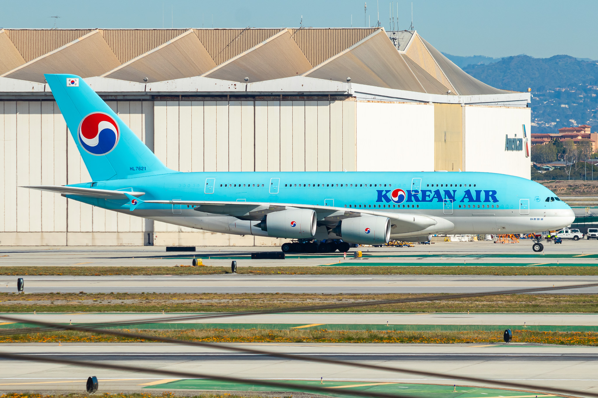 Full size: Korean Air Airbus A380-800 HL7621 at Los Angeles International Airport
