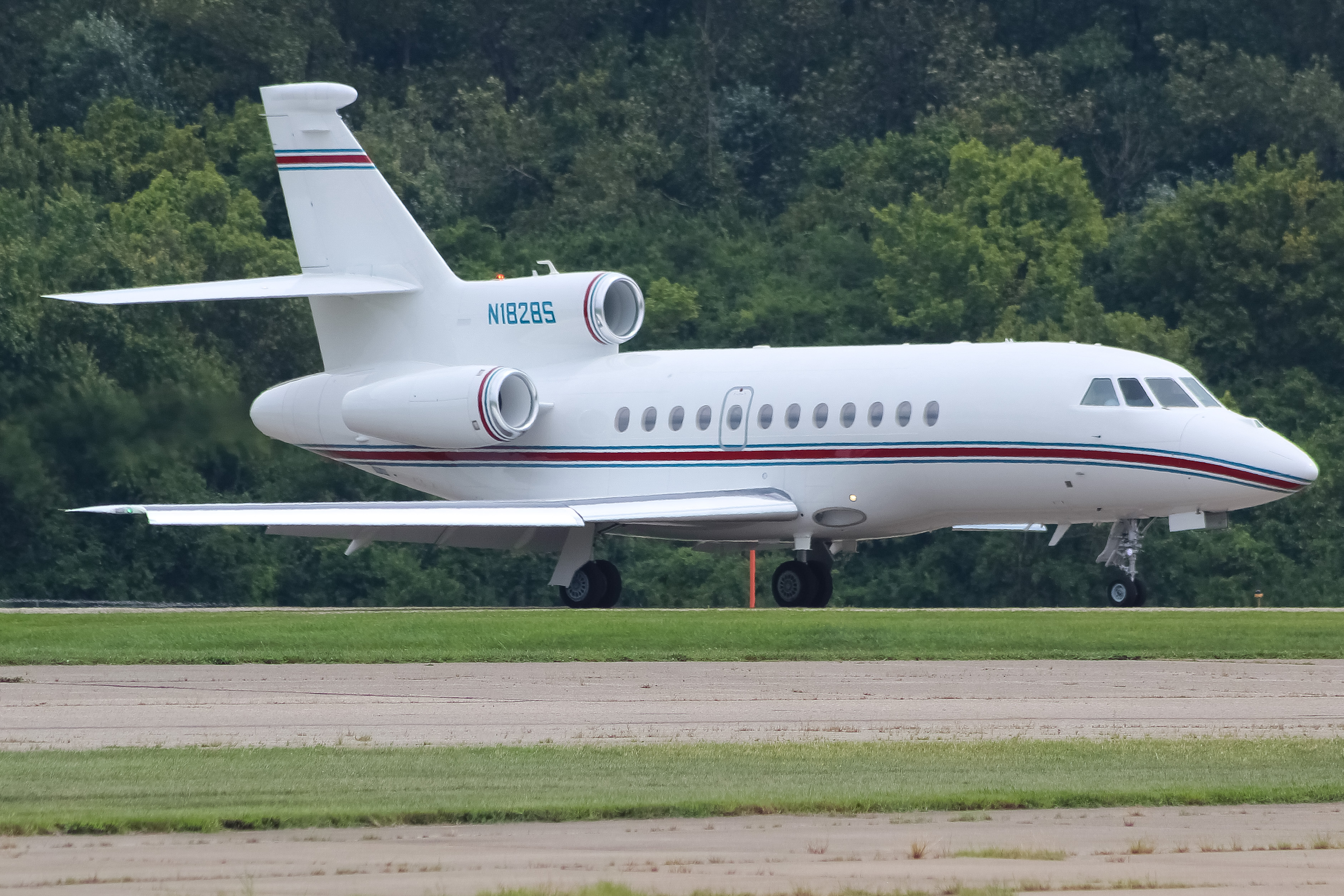 Full size: PRIVATE  Dassault Falcon 900 N1828S at Cincinnati Municipal Airport/Lunken Field