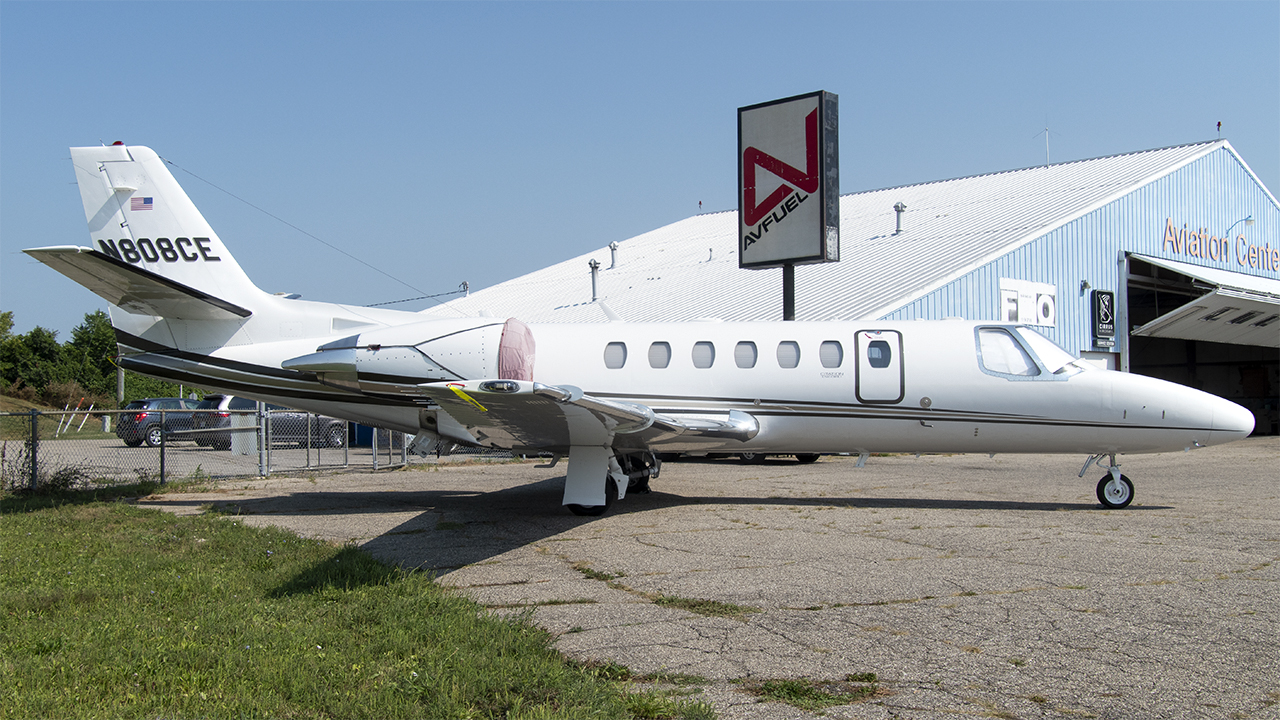Full size: PRIVATE C560 N808CE at Ann Arbor Municipal Airport