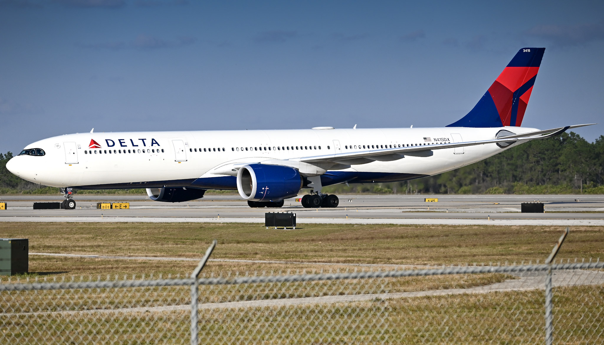Full size: Delta Airlines Airbus A330-900 N415DX at Orlando International Airport