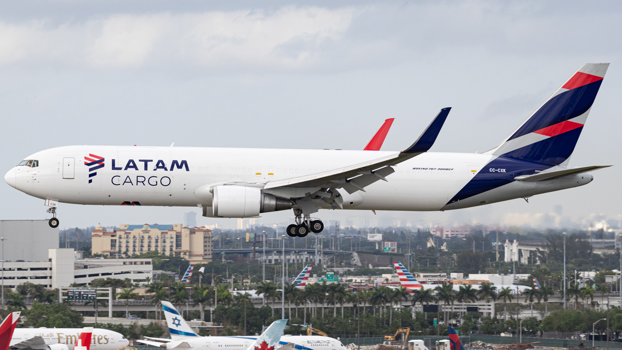 Full size: Latam Boeing 767-300ER CC-CXK at Miami International Airport