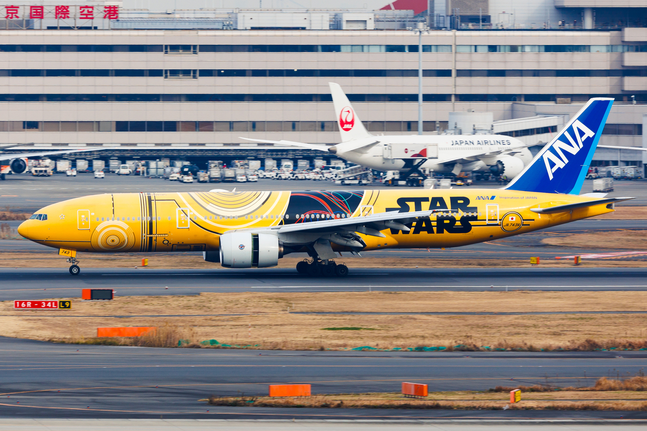 Full size: All Nippon Airways Boeing 777-200ER JA743A at Tokyo-Haneda Airport