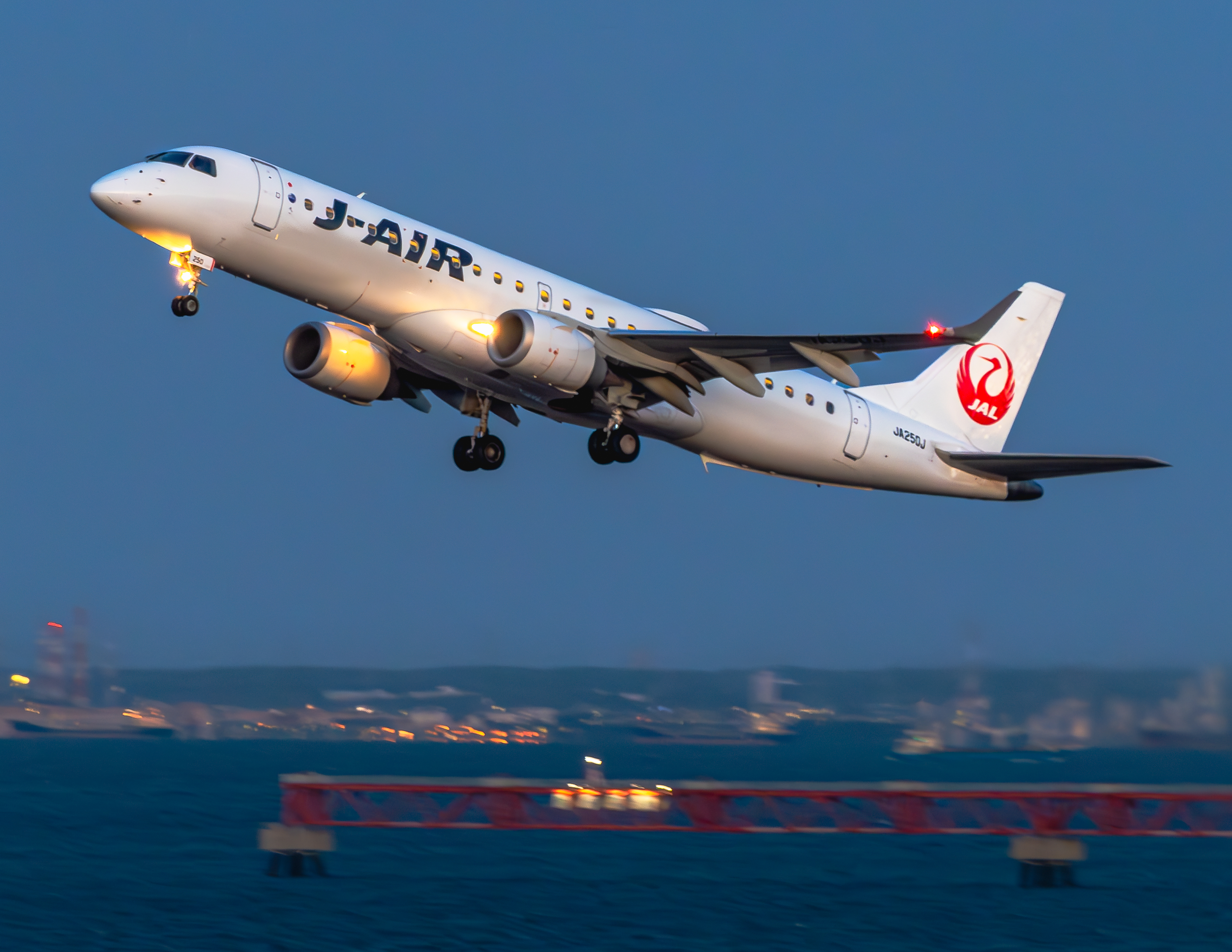 Full size: J-Air Embraer E190 JA250J at Tokyo-Haneda Airport