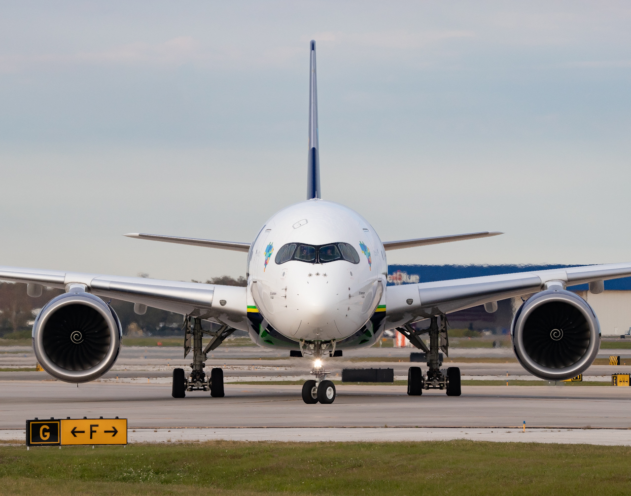 Full size: Azul  Airbus A350-900 PR-AOY at Orlando International Airport