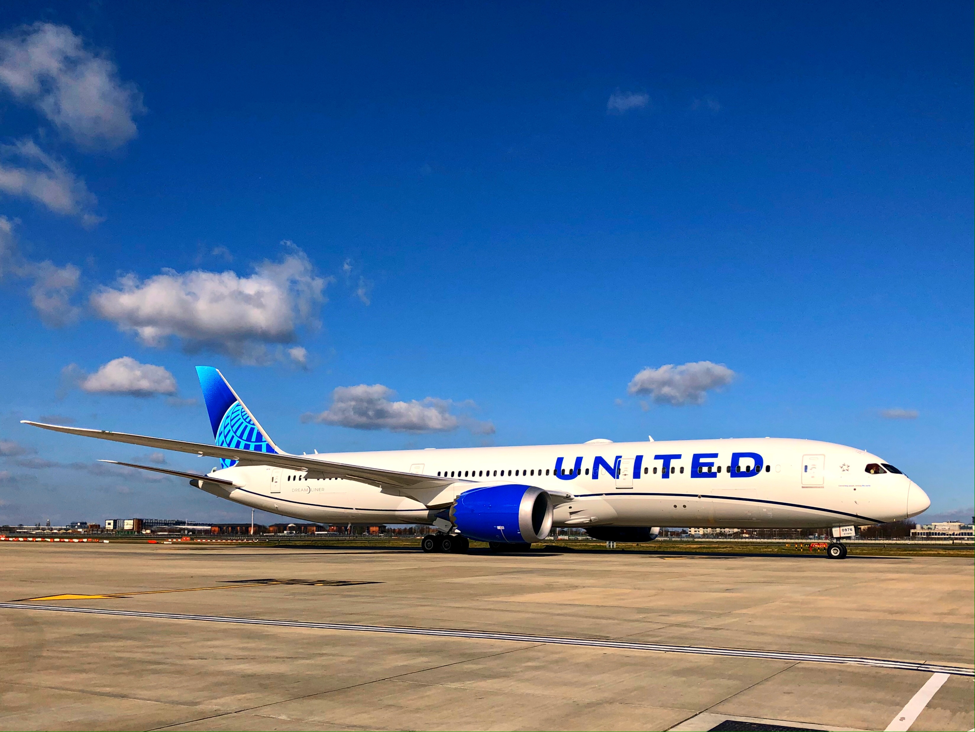 Full size: United Airlines Boeing 787-9 N24976 at London Heathrow International Airport