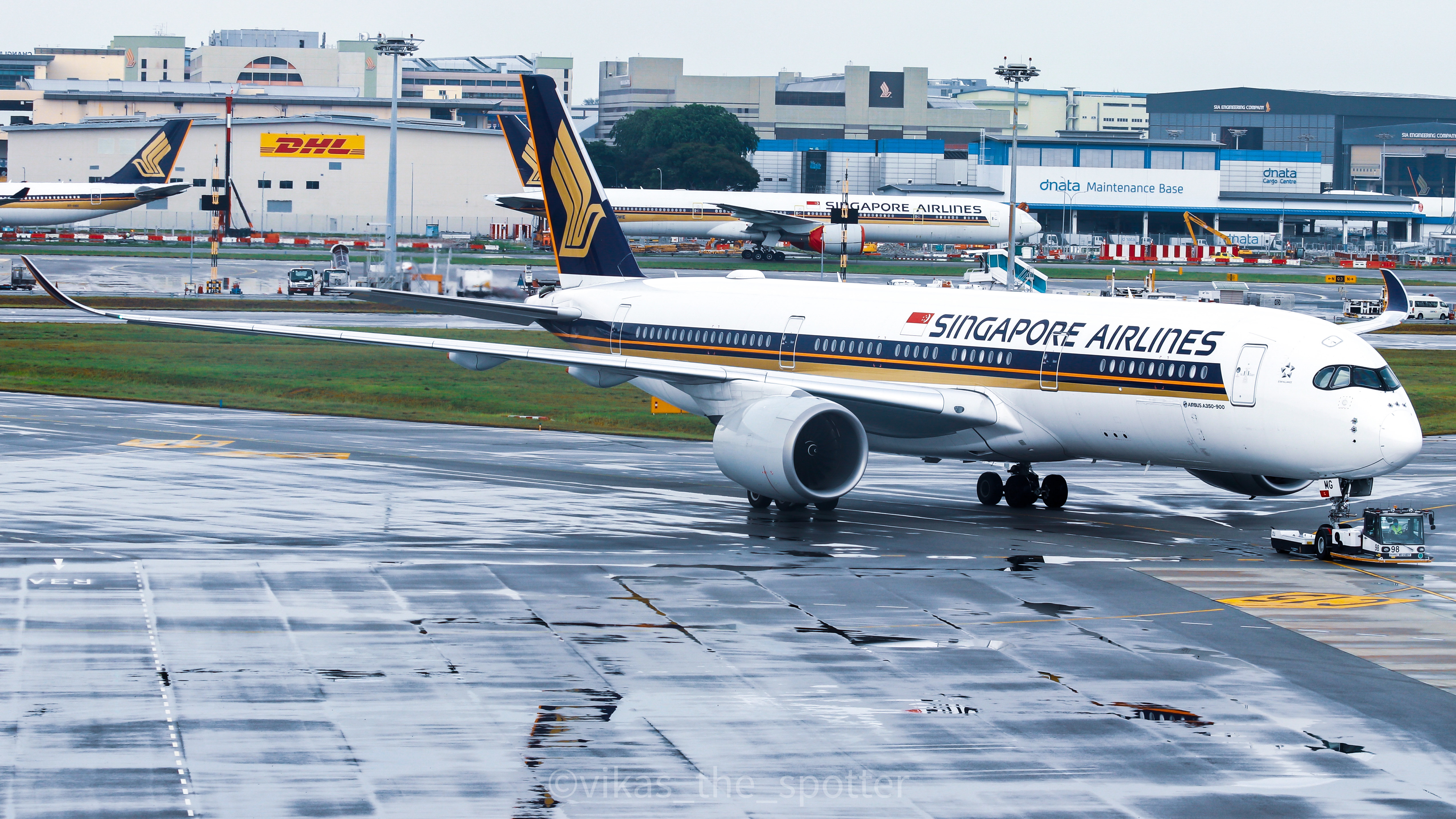 Full size: Singapore Airlines Airbus A350-900 9V-SMG at Singapore-Changi Airport