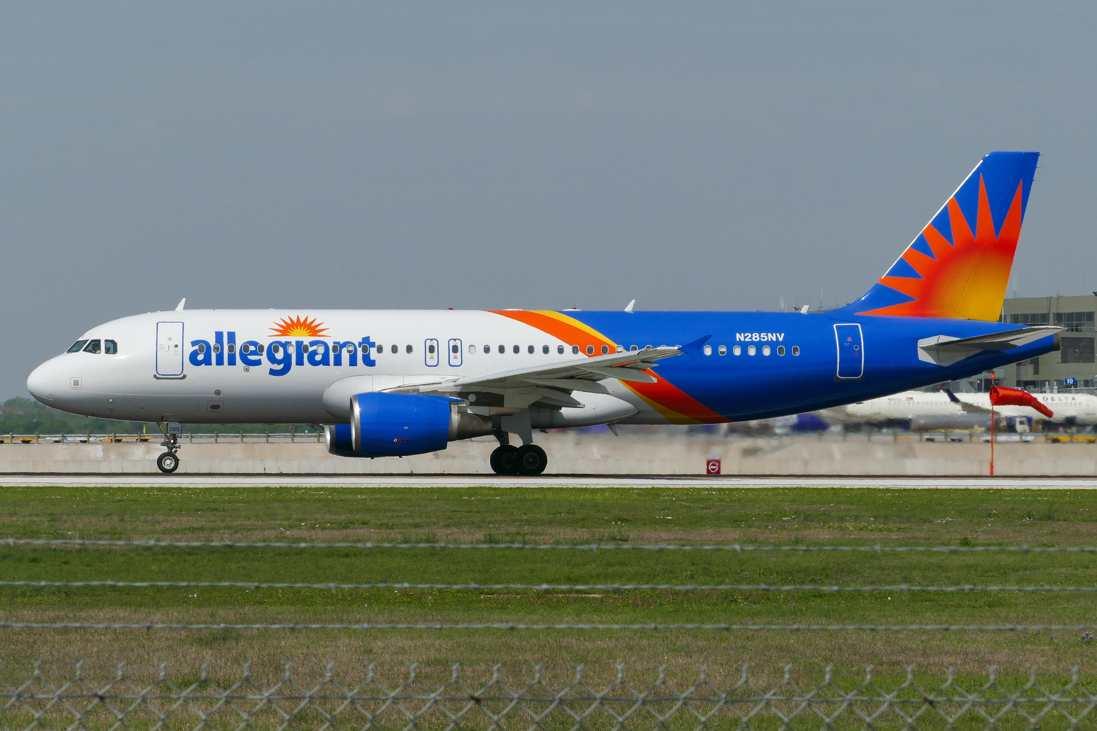 Full size: Allegiant Air Airbus A320 N285NV at Austin-Bergstrom International Airport