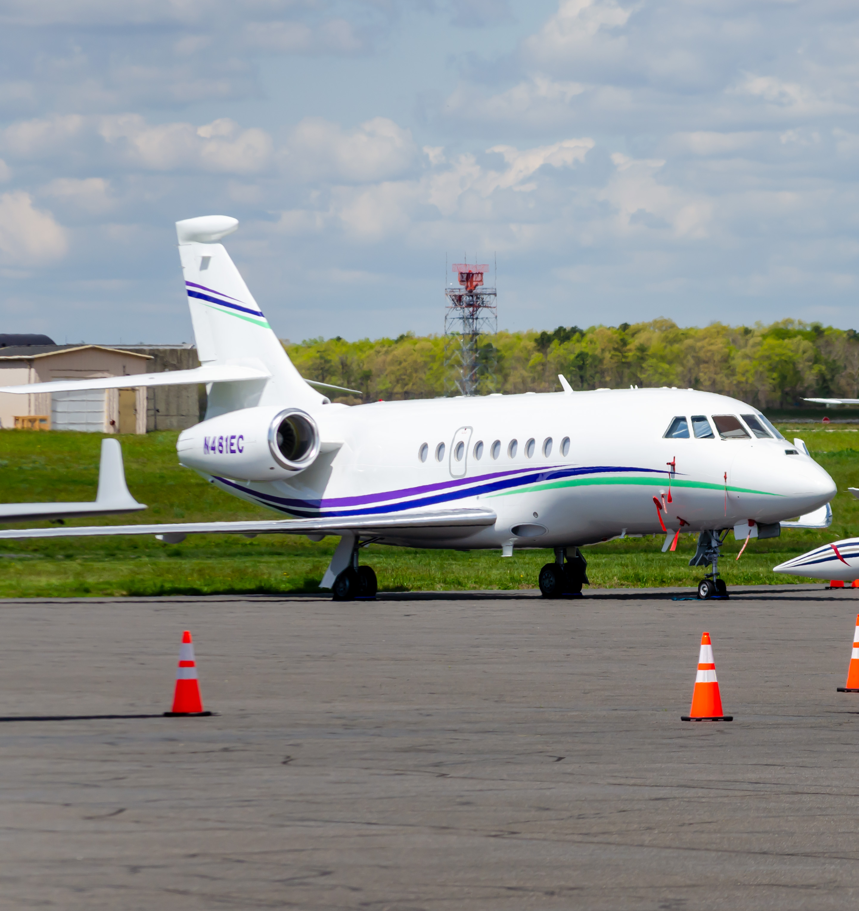 Full size: PRIVATE Dassault Falcon 2000EX N418EC at Atlantic City International Airport