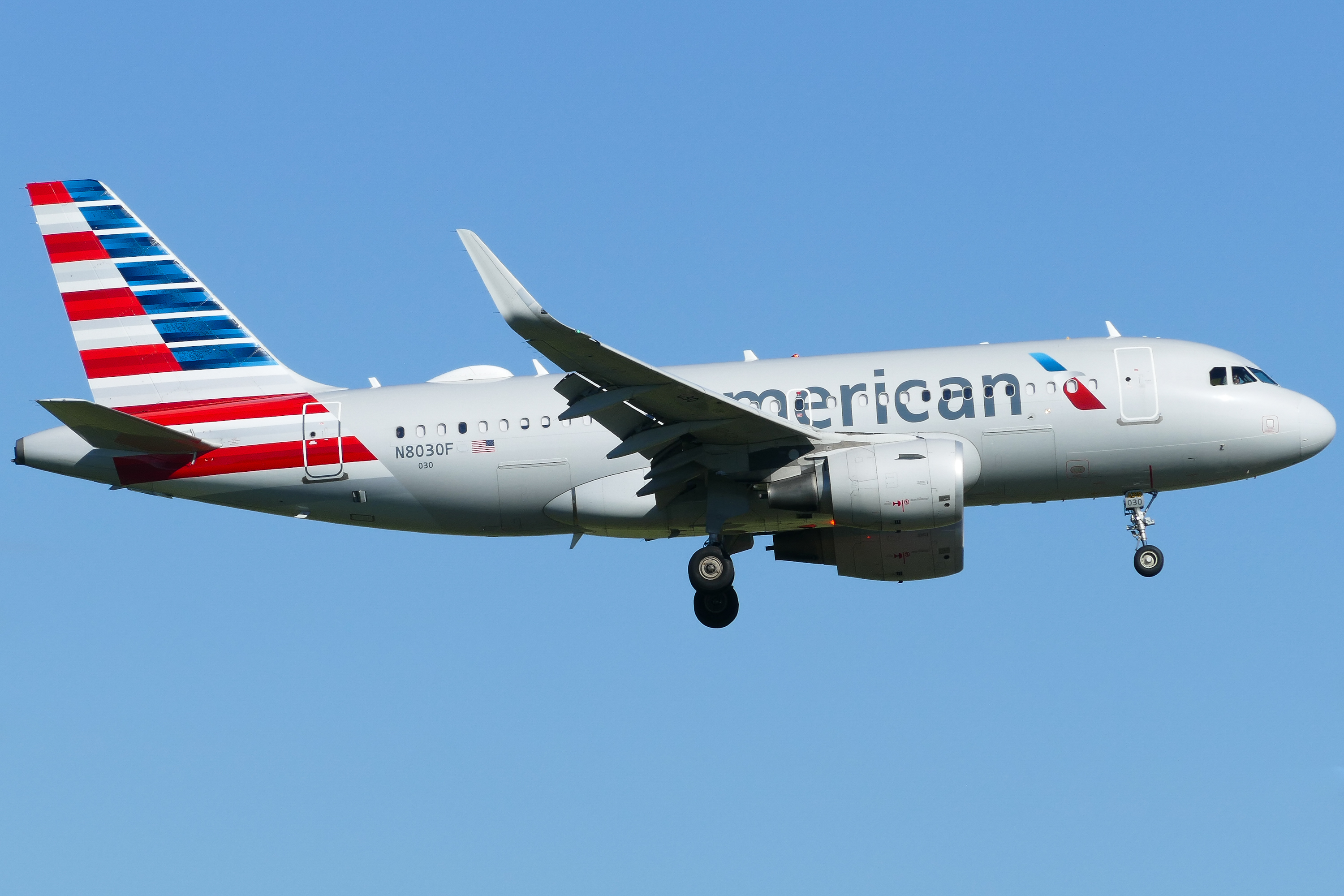 Full size: American Airlines Airbus A319 N8030F at Austin-Bergstrom International Airport