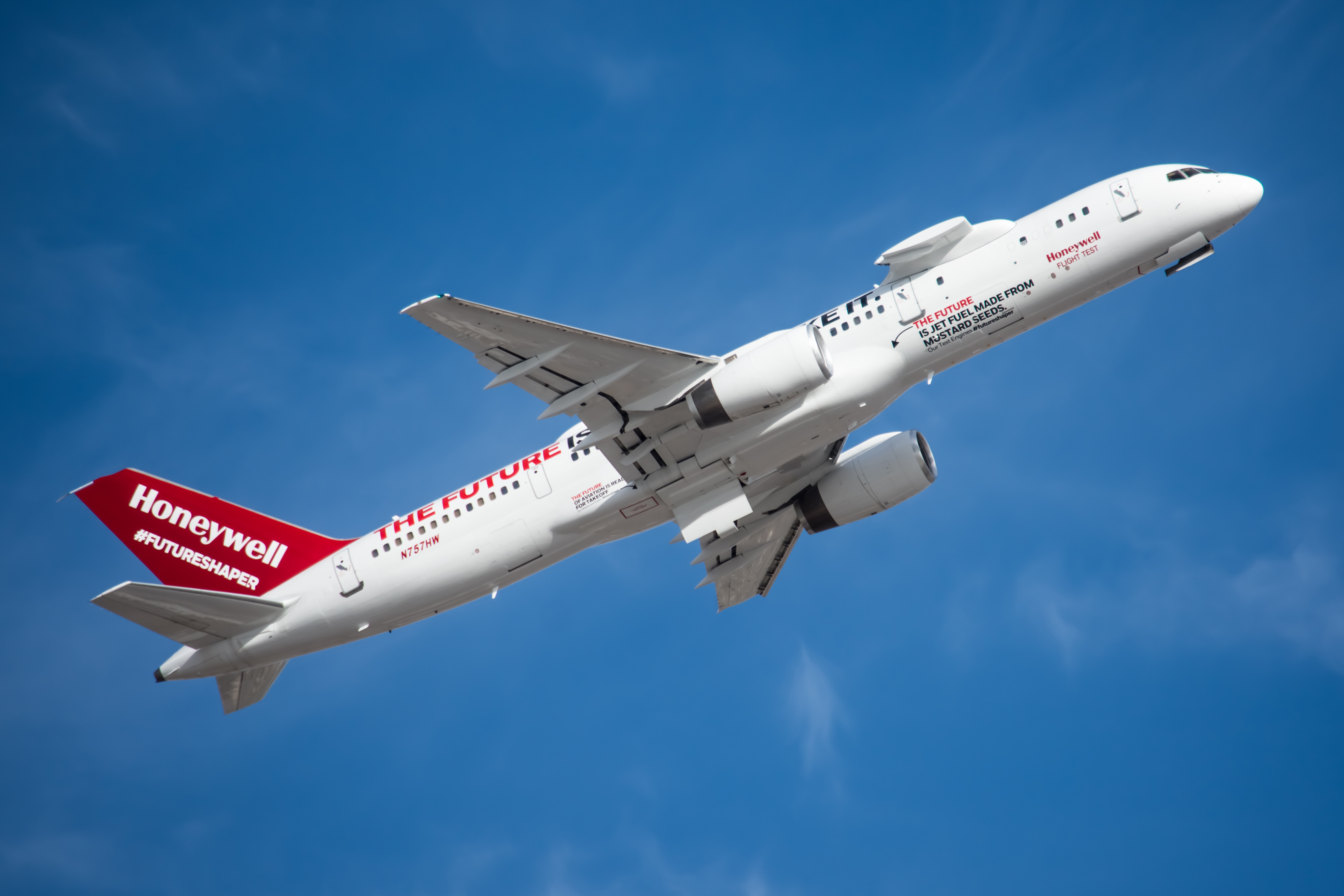 Full size: Honeywell Aerospace Boeing 757-200 N757HW at Phoenix Sky Harbor International Airport