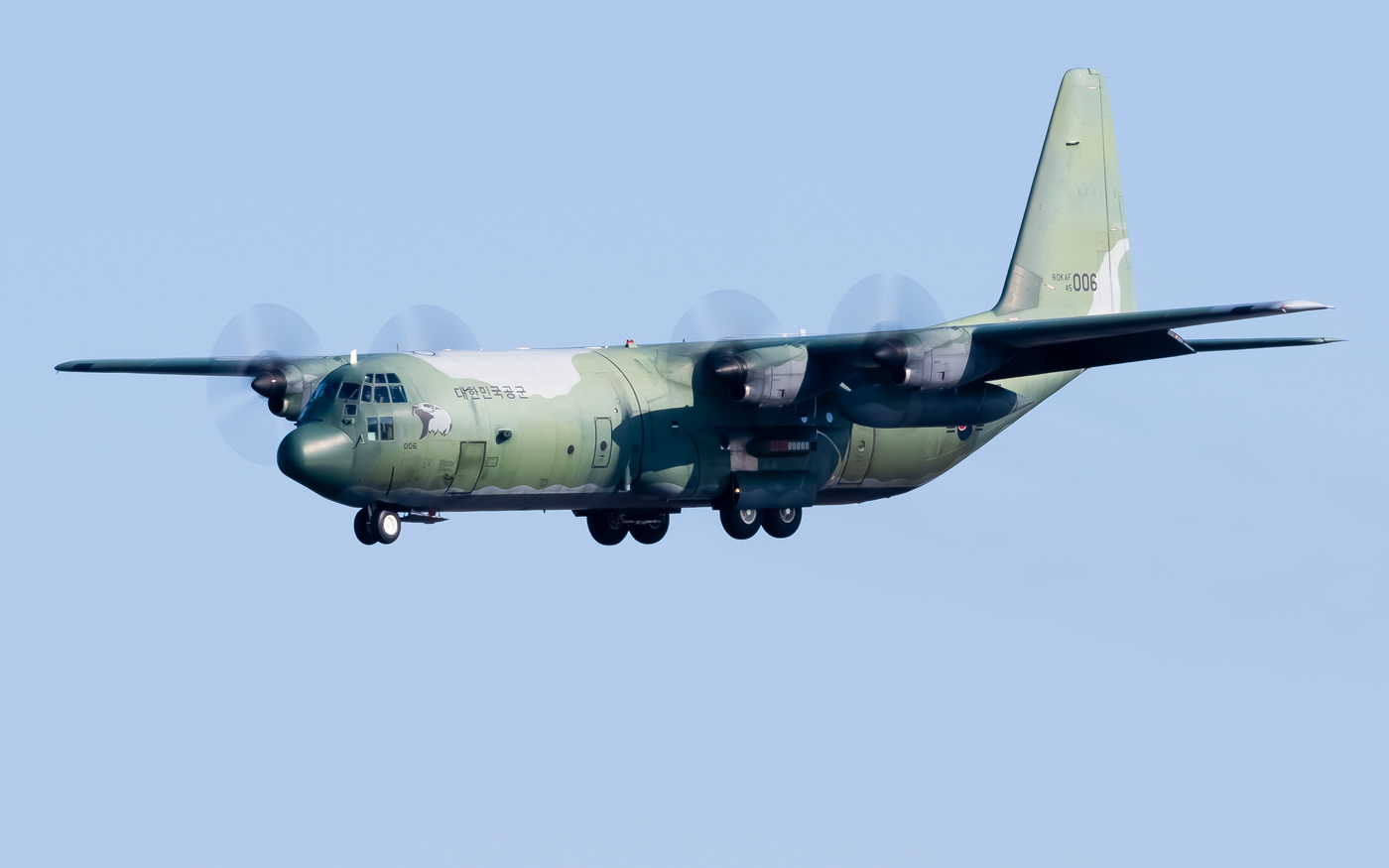 Full size: ROKAF Lockheed C-130H-30 Hercules 45-006 at Gimhae International Airport